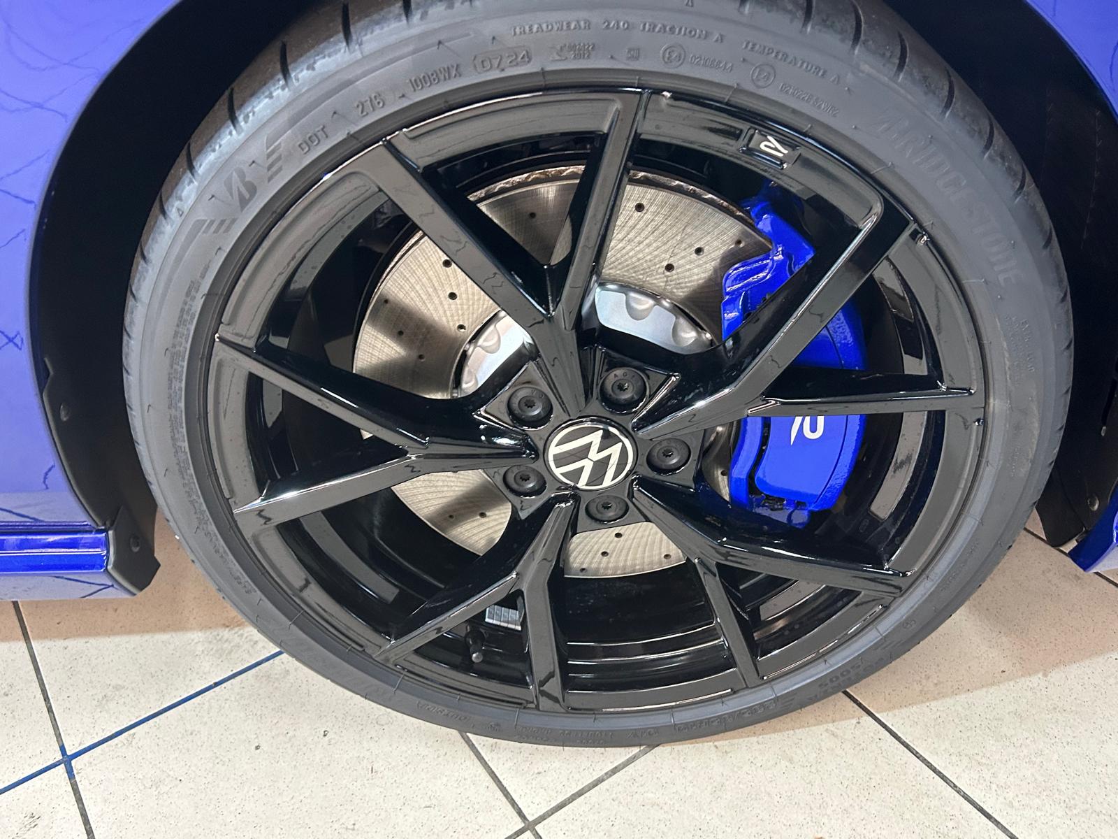 VW Golf Variant 2.0 TSI R DSG 4Motion-image-3