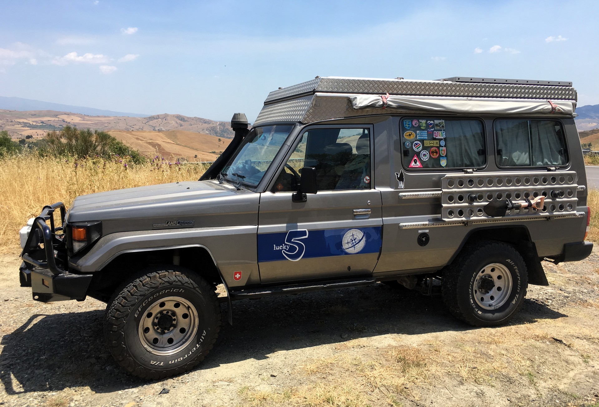 TOYOTA Land Cruiser HZJ78-image-1