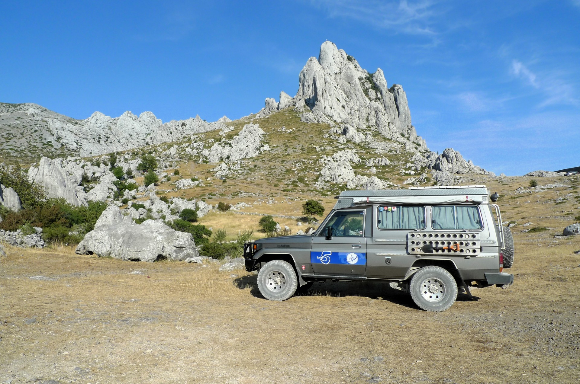 TOYOTA Land Cruiser HZJ78-image-2