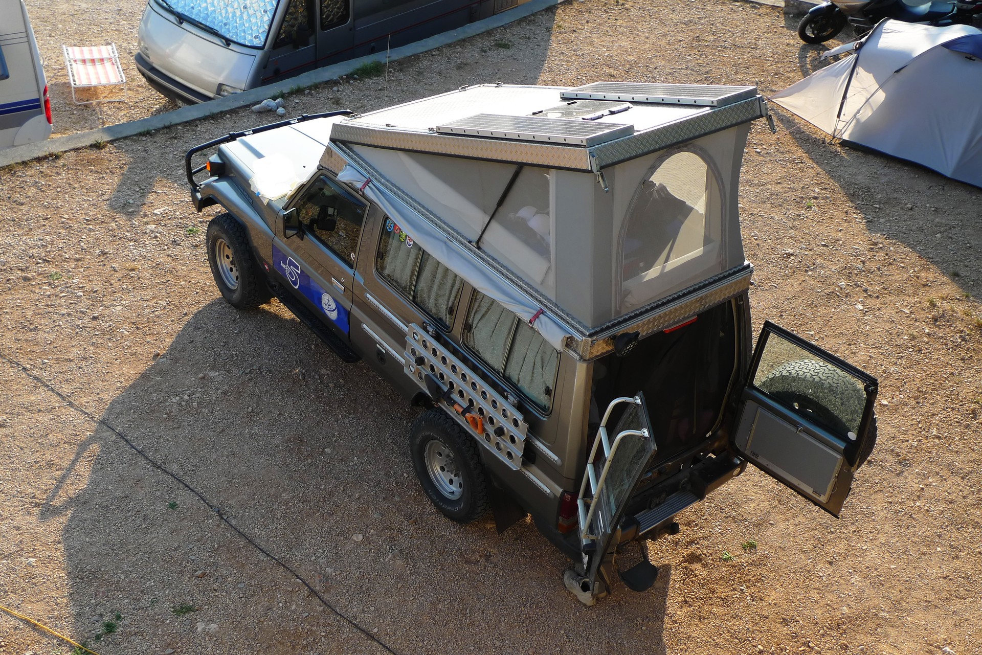 TOYOTA Land Cruiser HZJ78-image-4