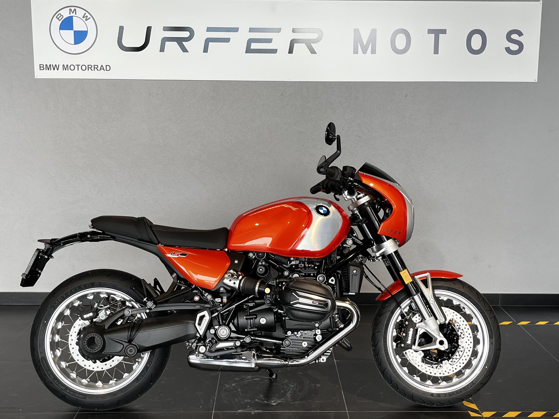 BMW R 12 nine T