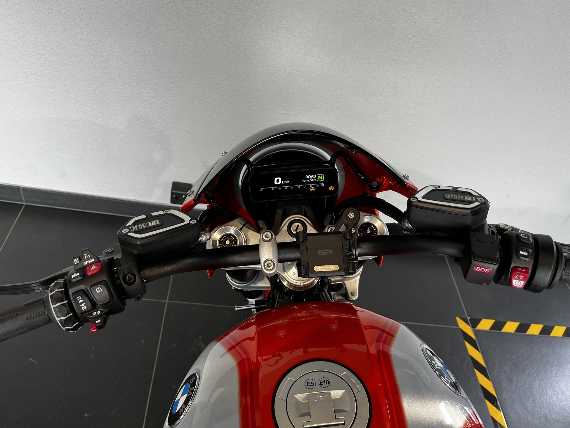 BMW R 12 nine T-image-9