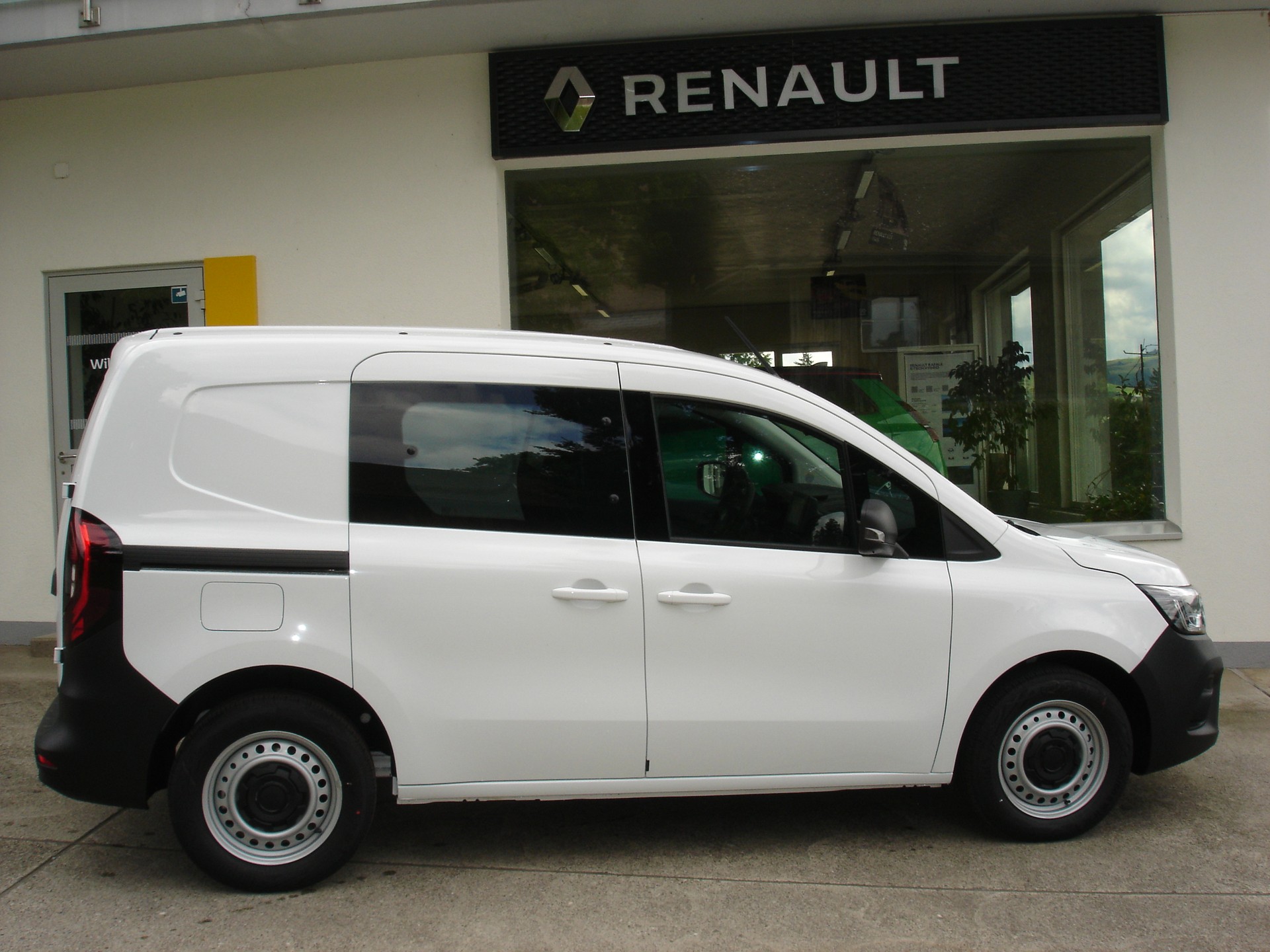 RENAULT Kangoo Van EV45 Standard 22kW Extra-image-2