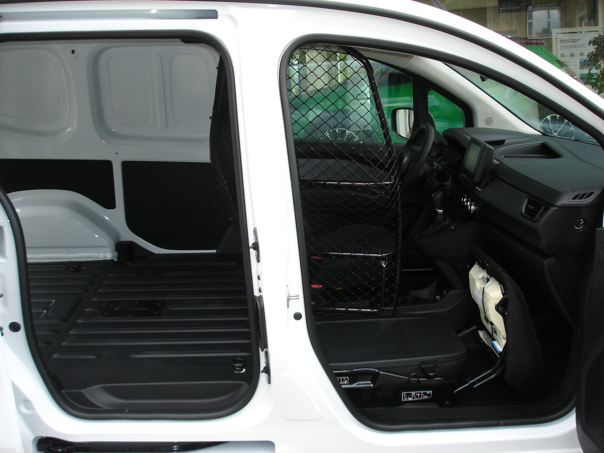 RENAULT Kangoo Van EV45 Standard 22kW Extra-image-5