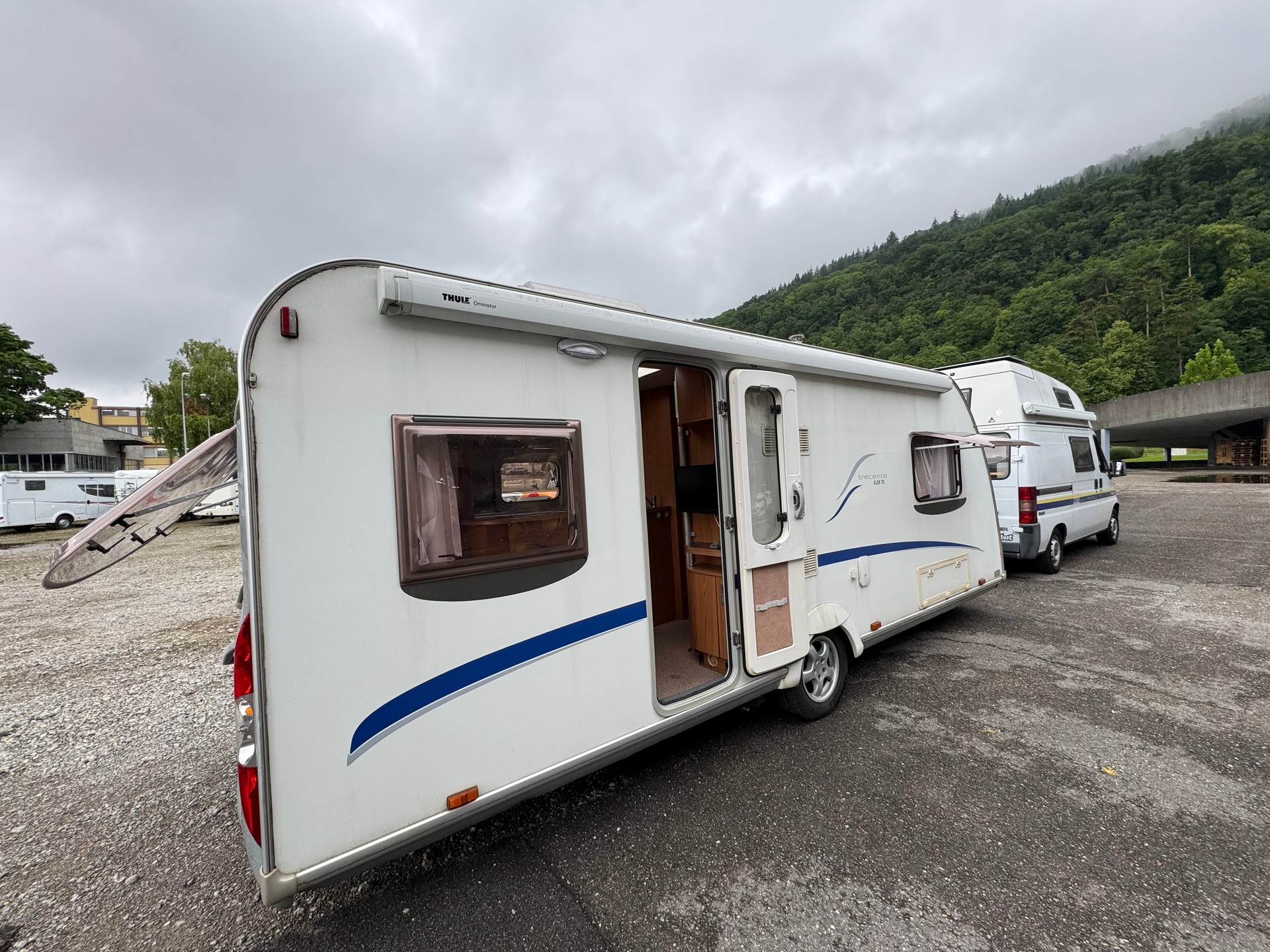 BÜRSTNER Trecento 525 TL - Mover - Markise / Vorzelt - 2 x Einzelbett längst mit Mittelrost --image-2