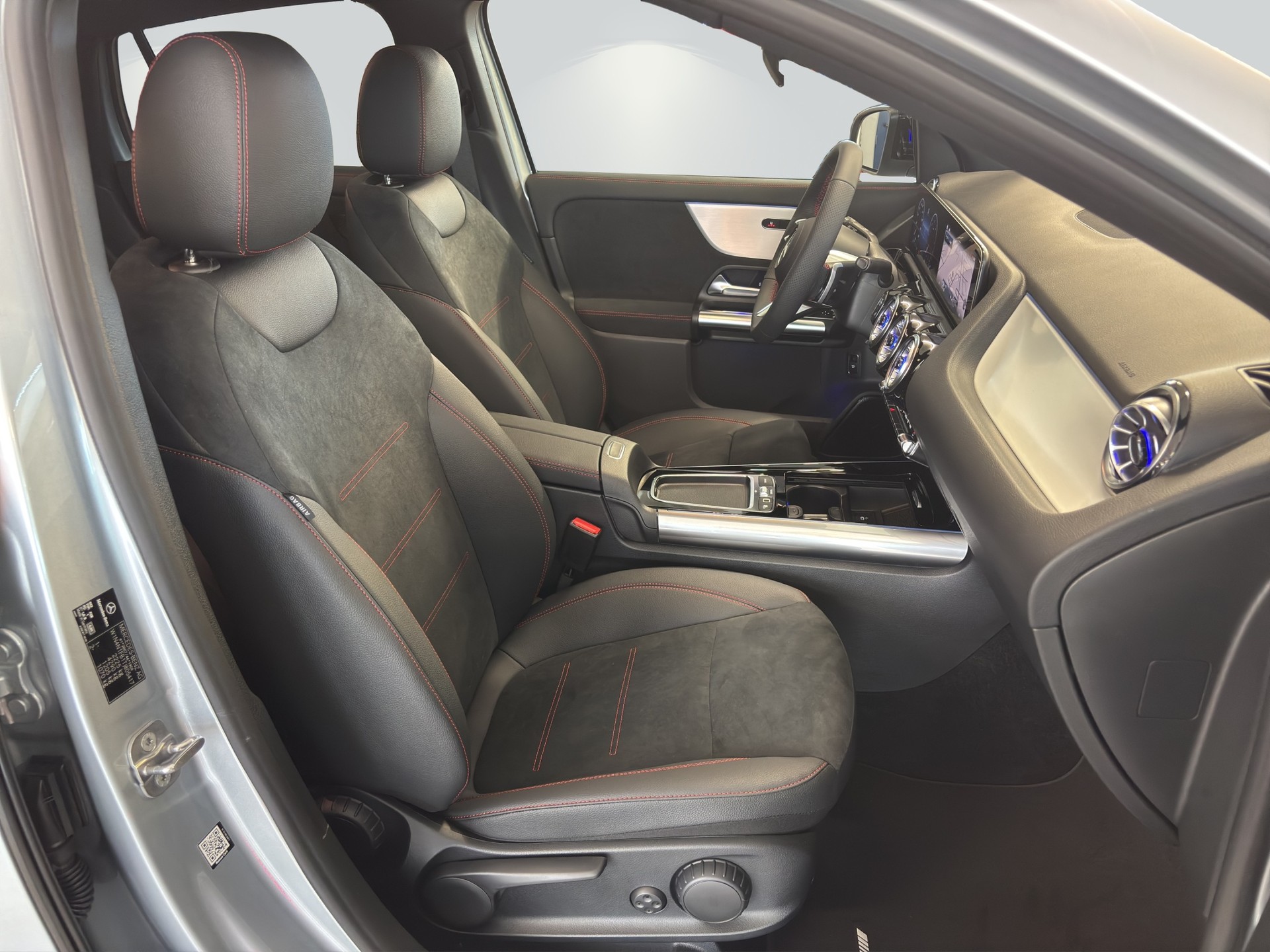 MERCEDES-BENZ GLA 220d 4Matic 8G-DCTSwiss Star-image-9