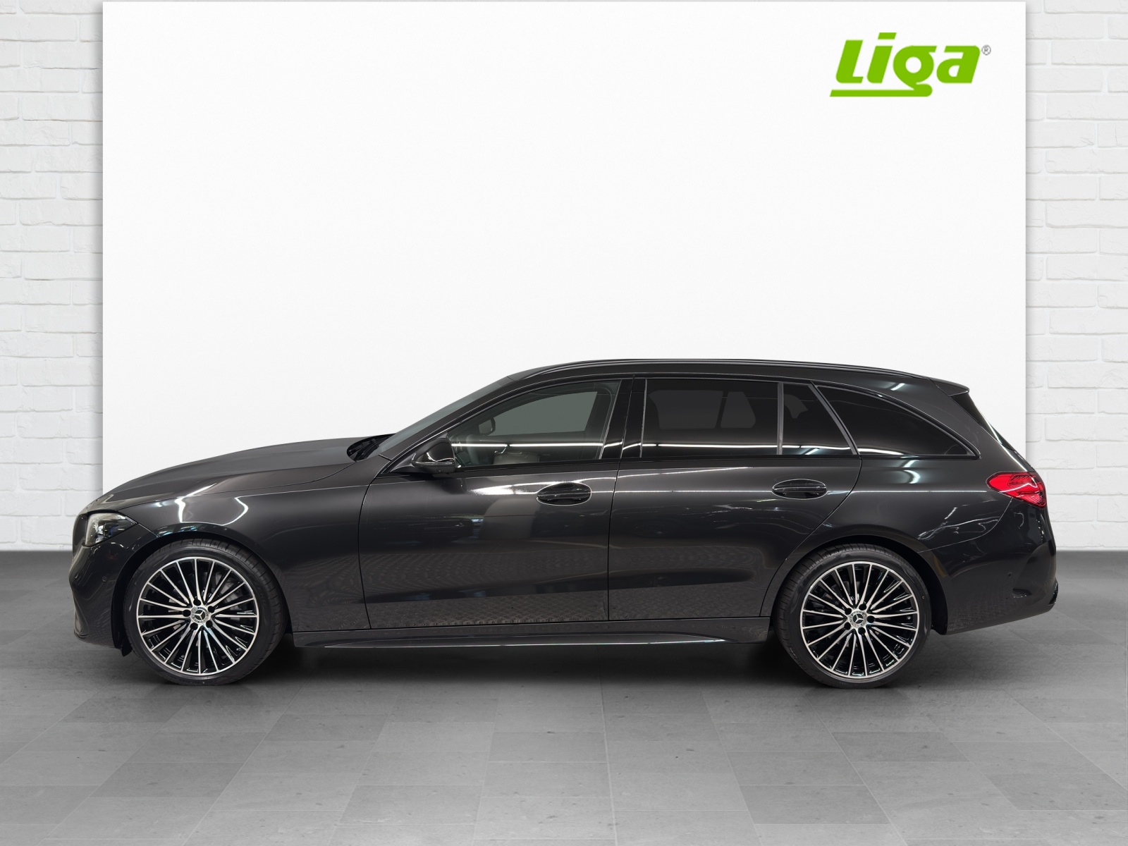 MERCEDES-BENZ C 300 AMG Line 4Matic T-Modell-image-0