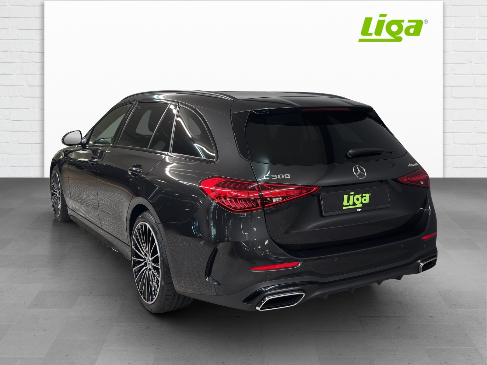 MERCEDES-BENZ C 300 AMG Line 4Matic T-Modell-image-3