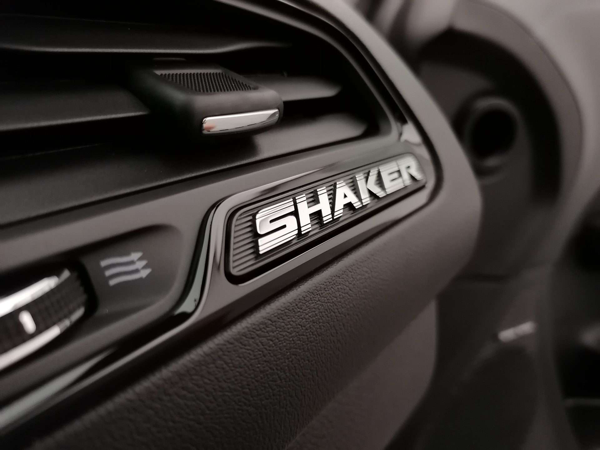DODGE Challenger 5.7 R/T Shaker-image-13