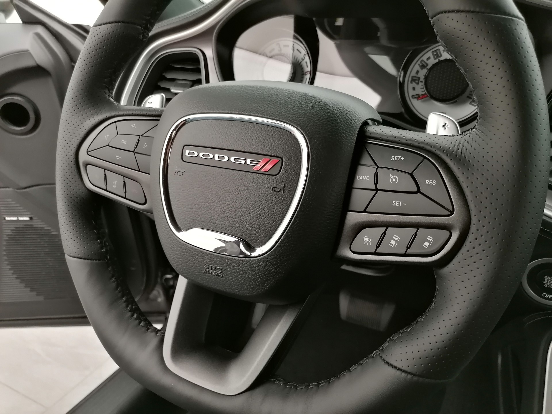 DODGE Challenger 5.7 R/T Shaker-image-11