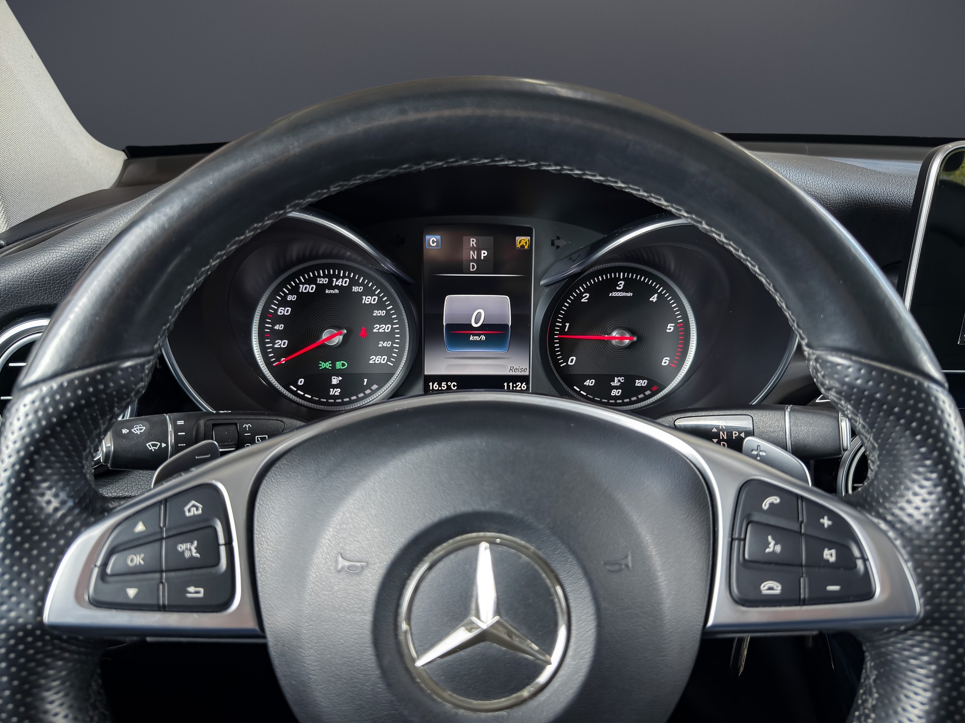 MERCEDES-BENZ GLC 250 d AMG Line 4Matic 9G-Tronic-image-12