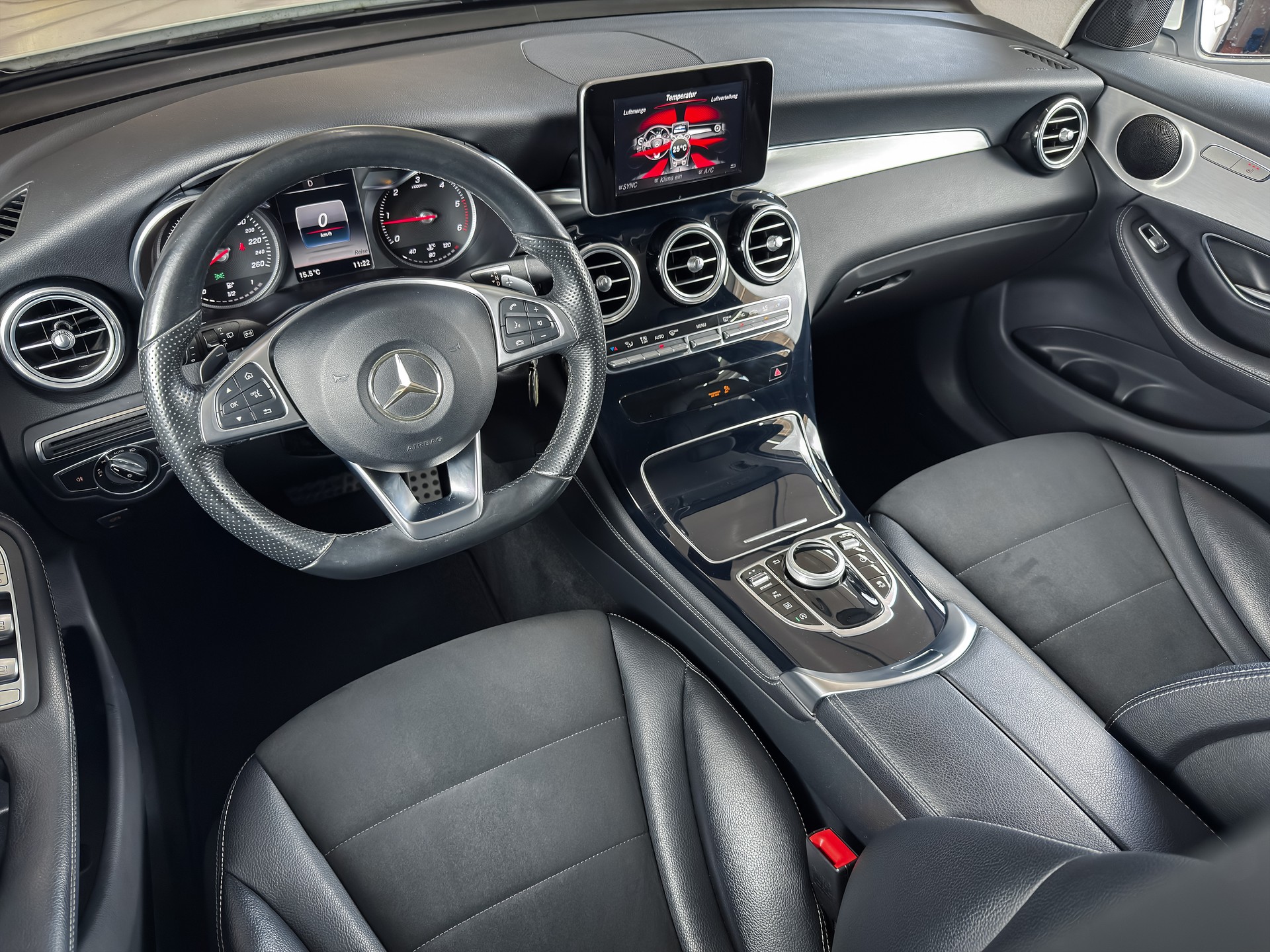 MERCEDES-BENZ GLC 250 d AMG Line 4Matic 9G-Tronic-image-10