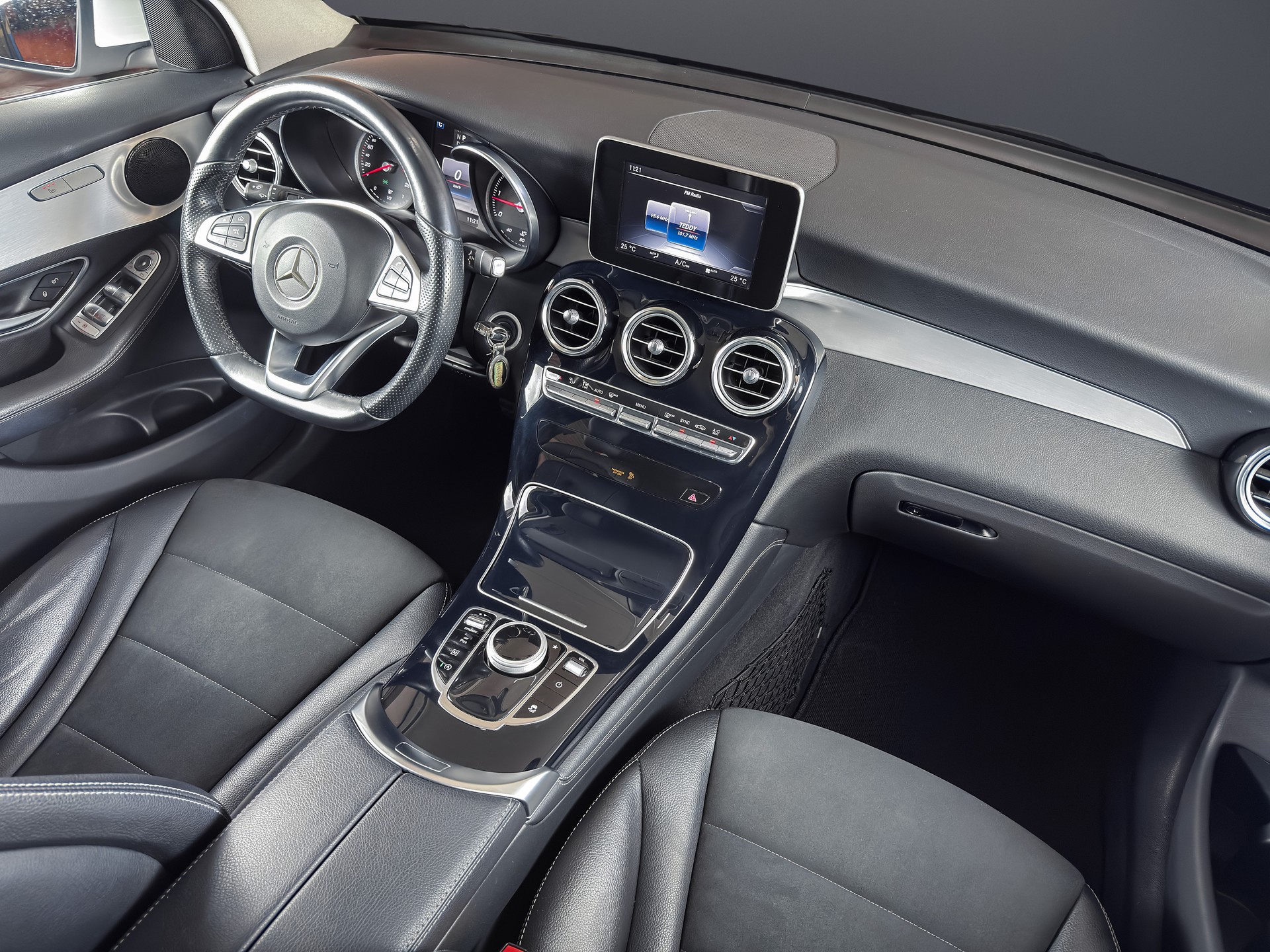 MERCEDES-BENZ GLC 250 d AMG Line 4Matic 9G-Tronic-image-7