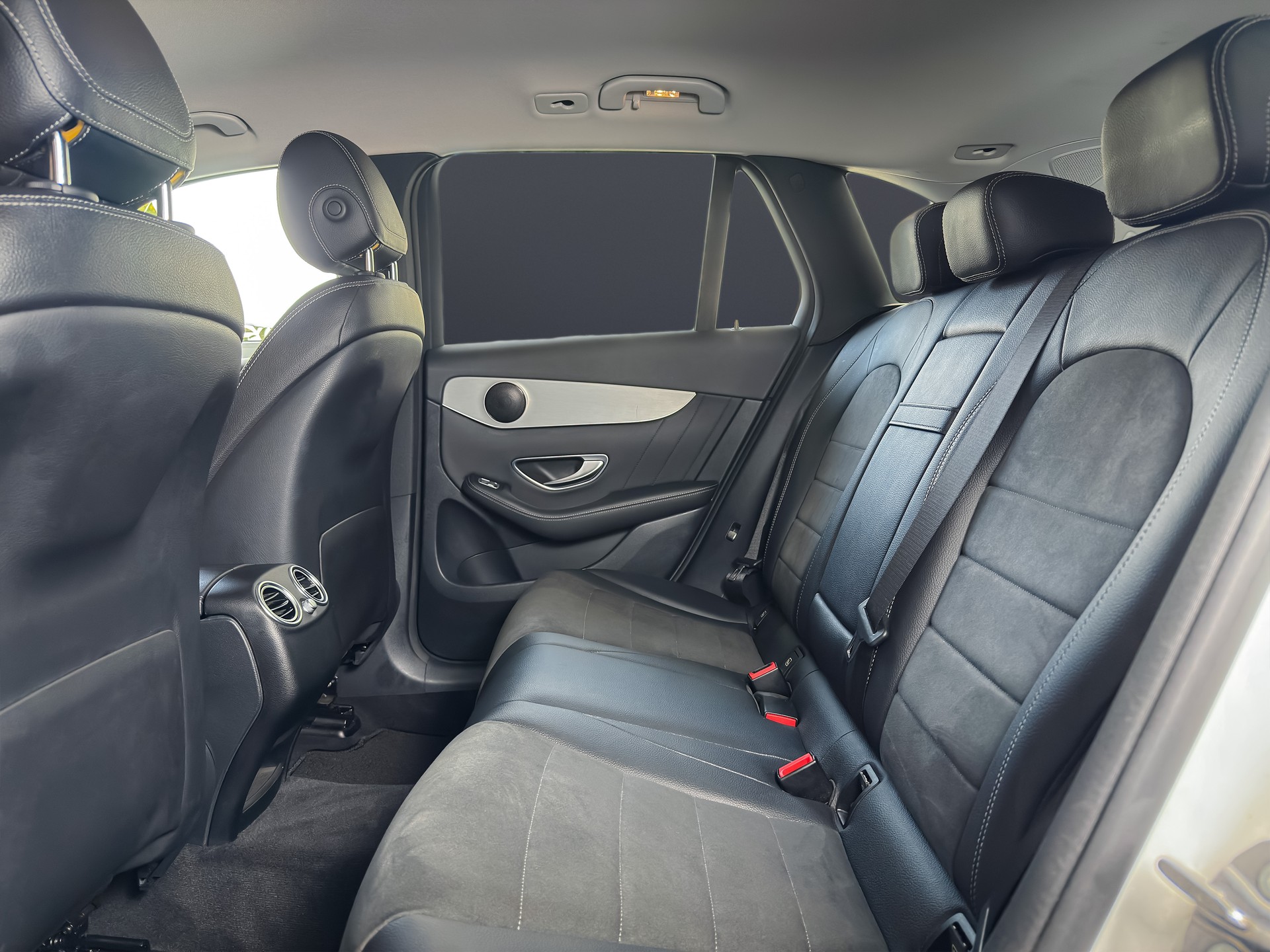 MERCEDES-BENZ GLC 250 d AMG Line 4Matic 9G-Tronic-image-14