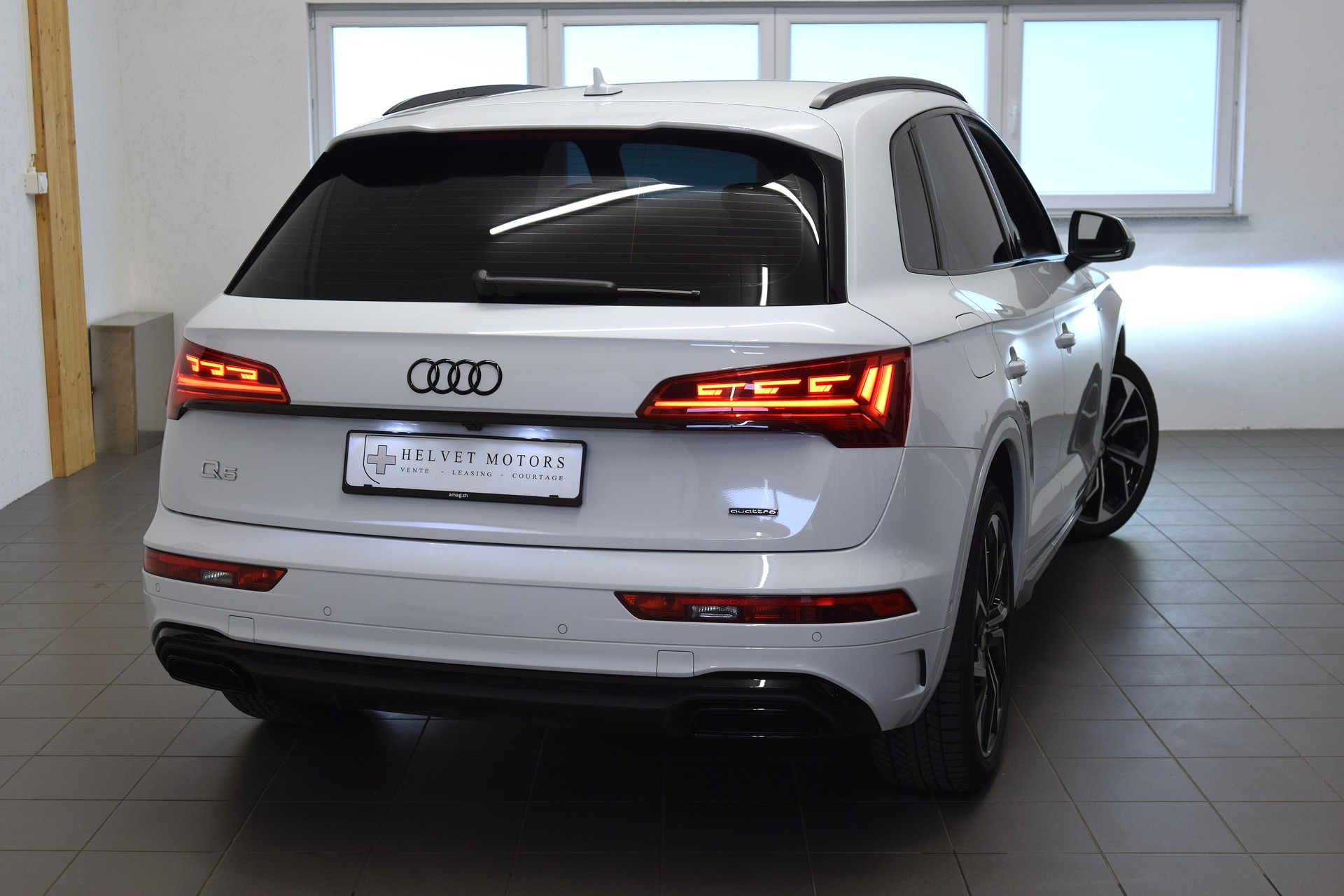 AUDI Q5 45 TFSI S-line quattro S-tronic-image-3