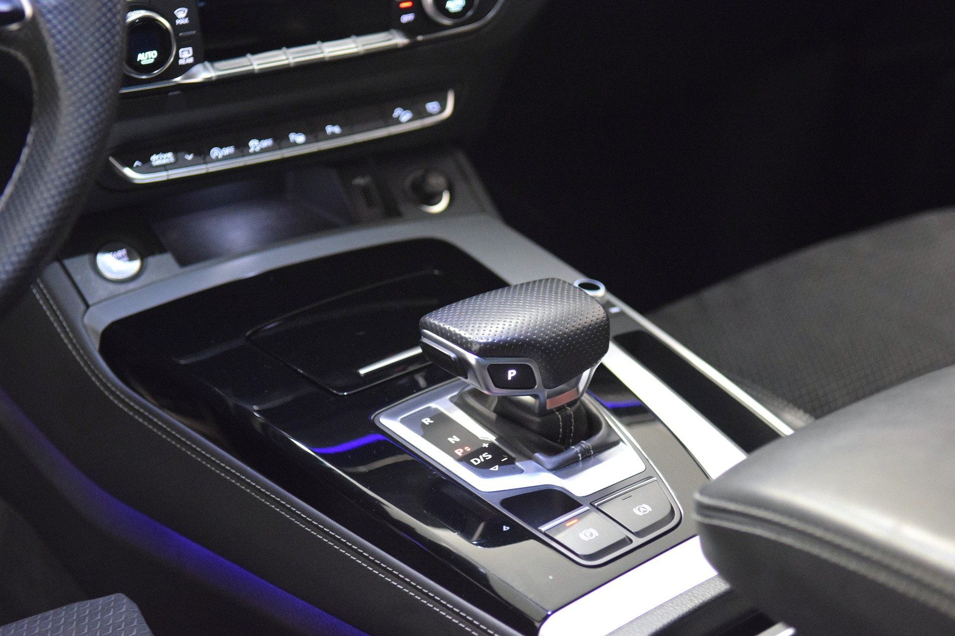 AUDI Q5 45 TFSI S-line quattro S-tronic-image-14