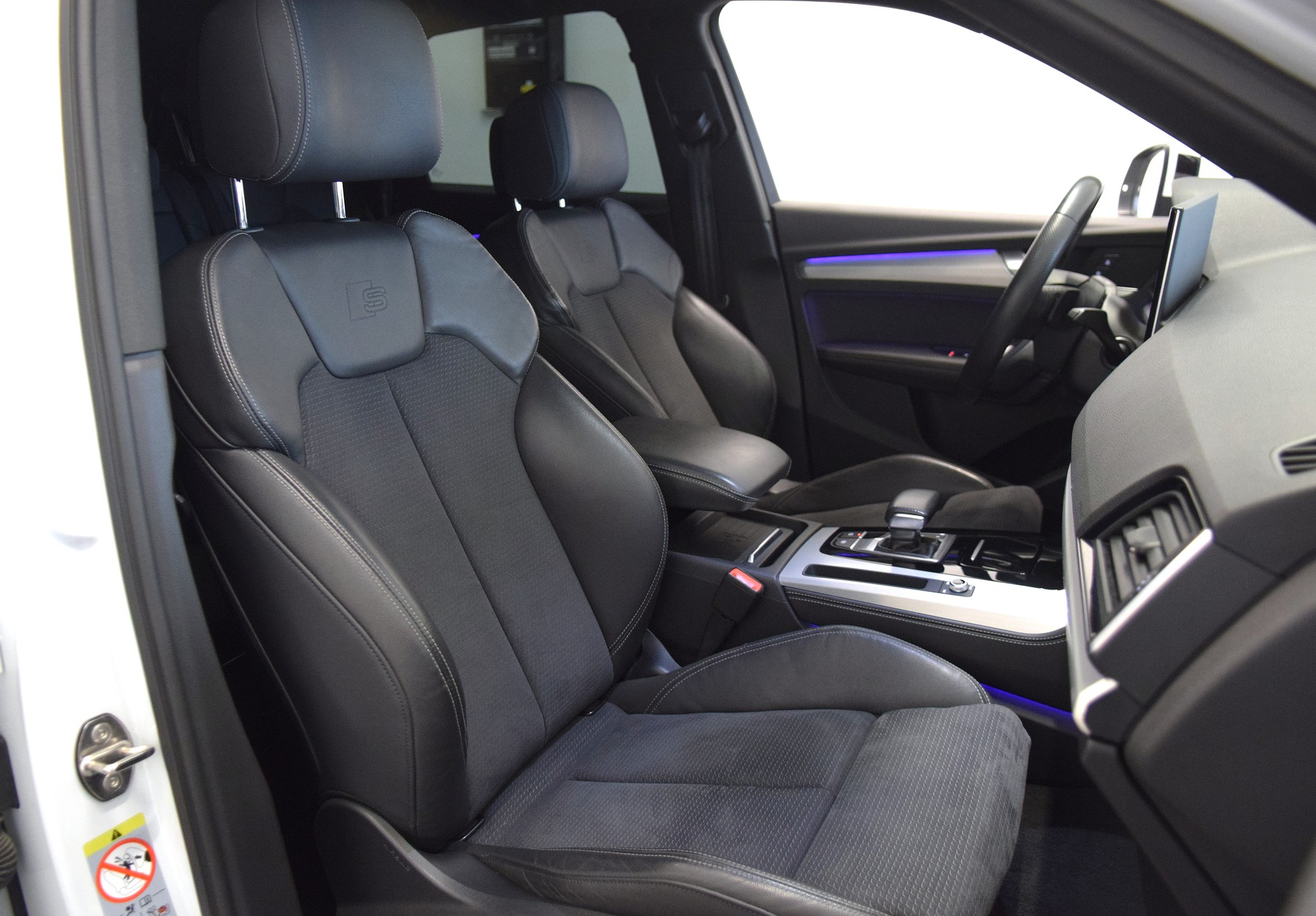 AUDI Q5 45 TFSI S-line quattro S-tronic-image-8