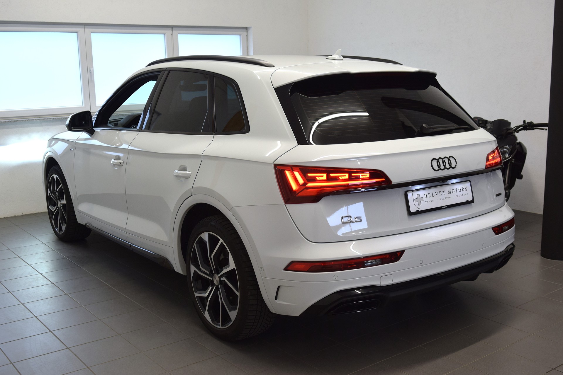 AUDI Q5 45 TFSI S-line quattro S-tronic-image-6
