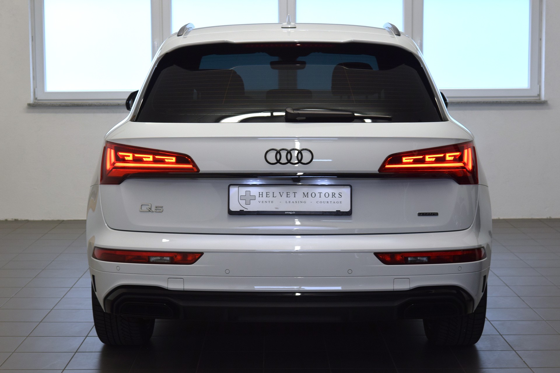 AUDI Q5 45 TFSI S-line quattro S-tronic-image-4