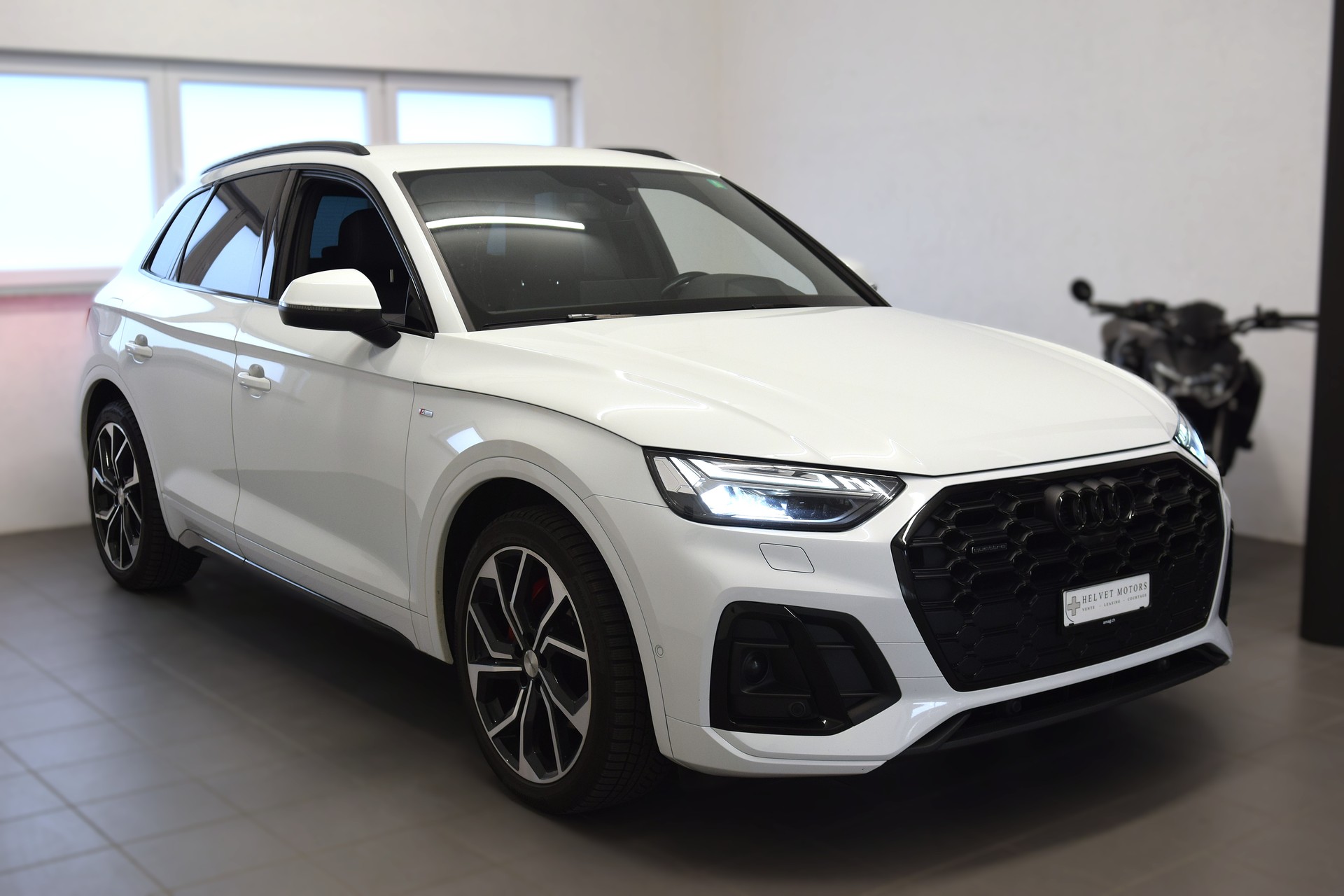 AUDI Q5 45 TFSI S-line quattro S-tronic-image-2
