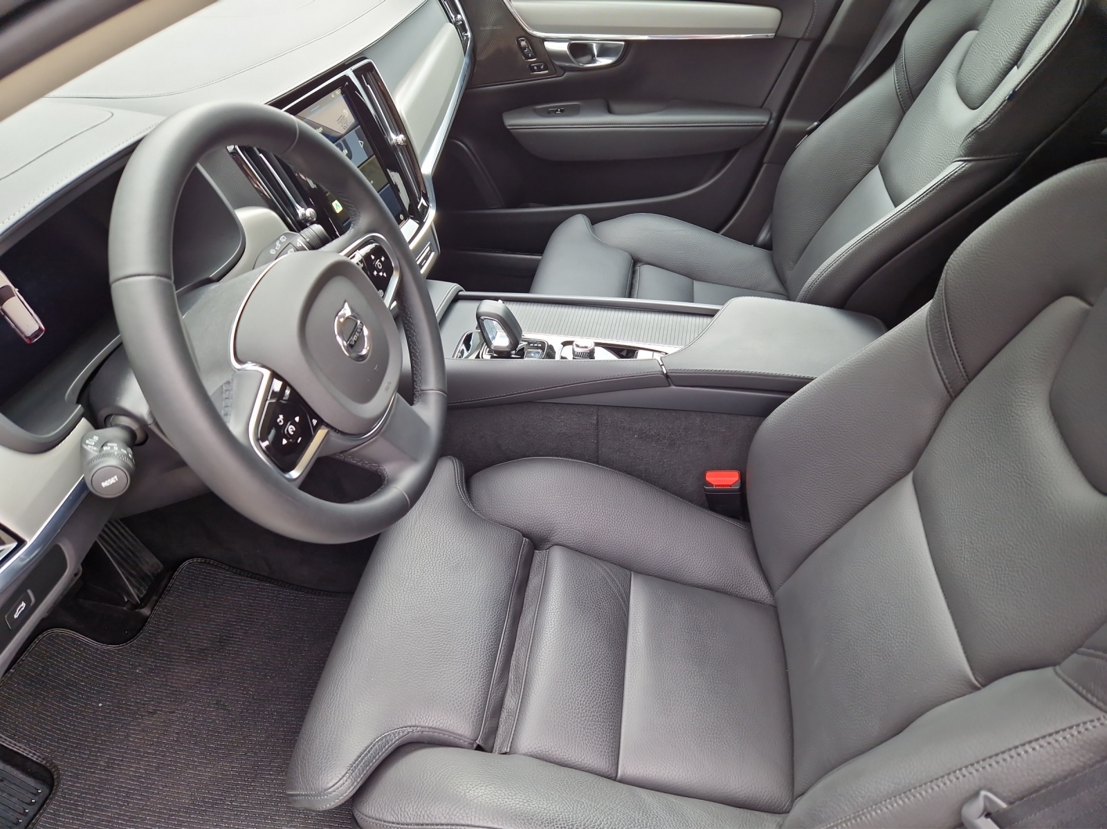VOLVO V90 Cross Country 2.0 B5 Plus AWD-image-13