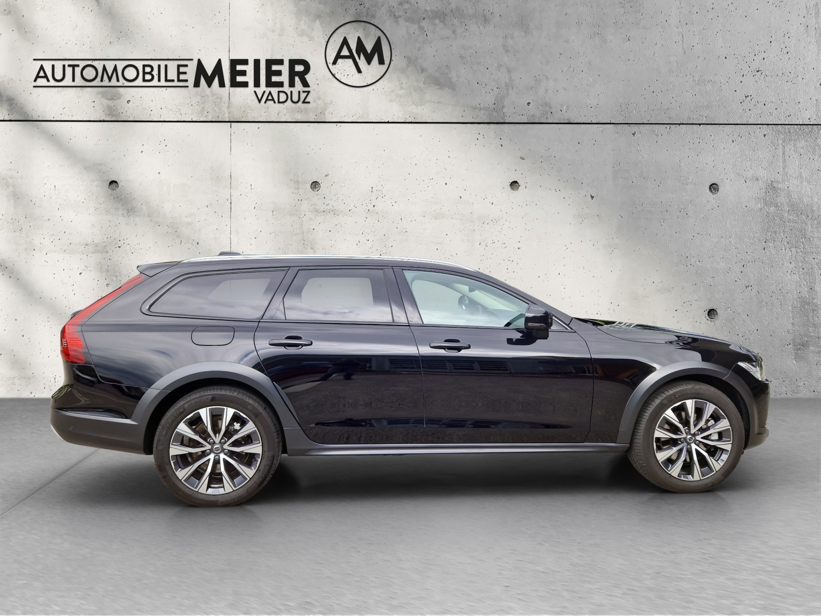 VOLVO V90 Cross Country 2.0 B5 Plus AWD-image-11