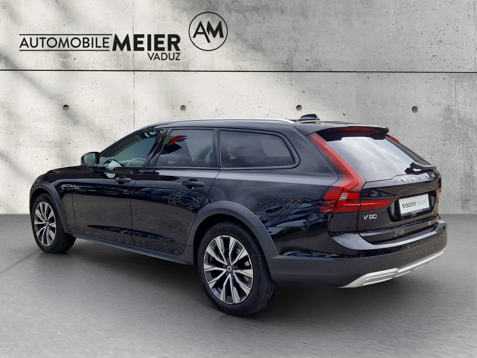 VOLVO V90 Cross Country 2.0 B5 Plus AWD-image-2