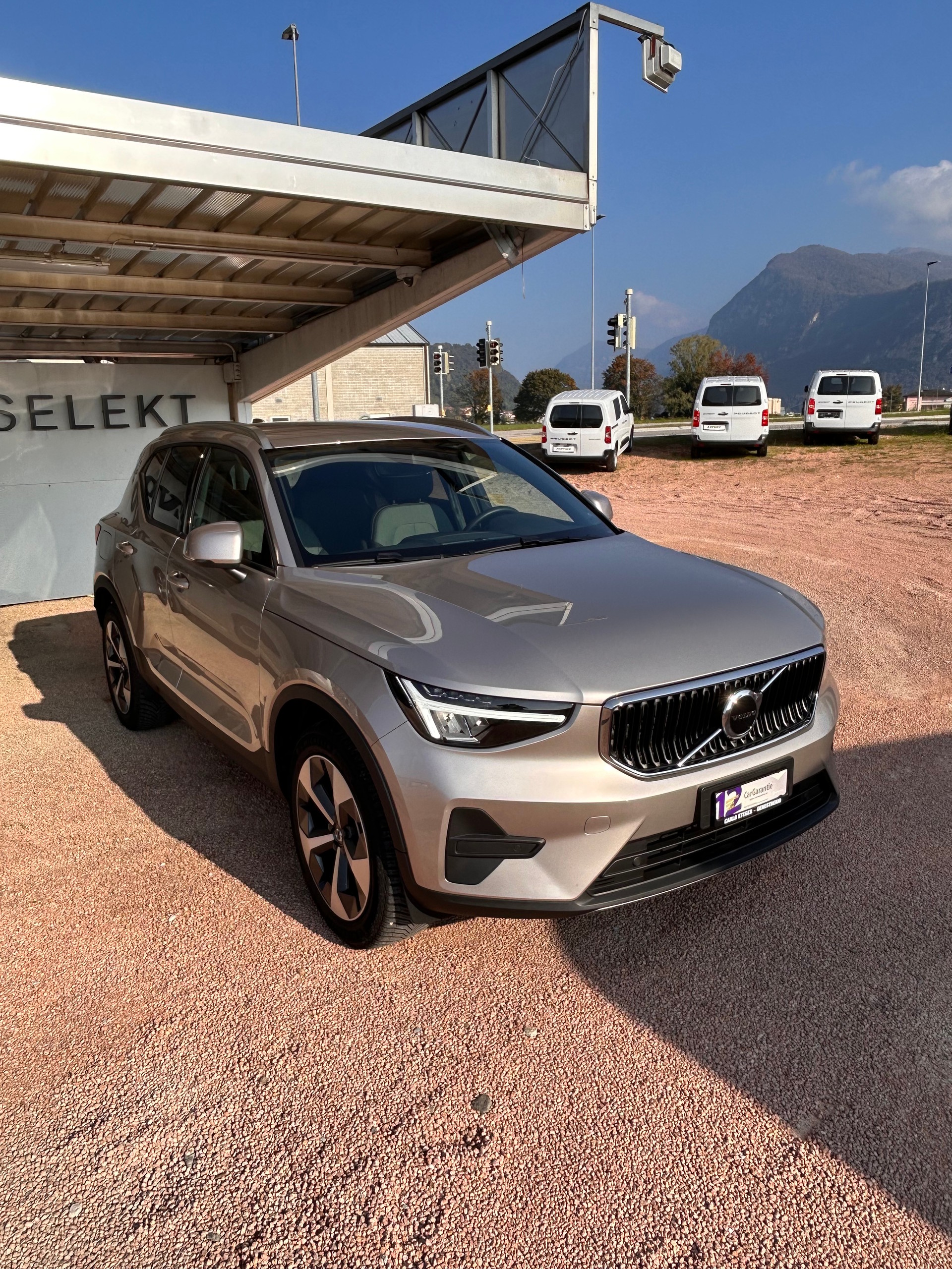 VOLVO XC40 T2 Core Geartronic-image-1