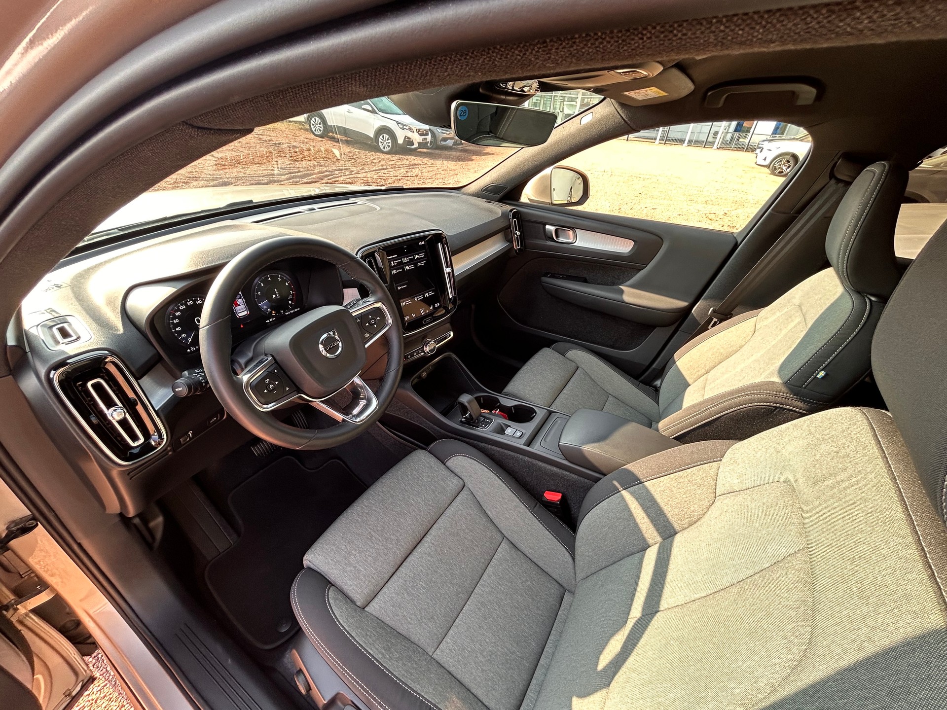 VOLVO XC40 T2 Core Geartronic-image-5
