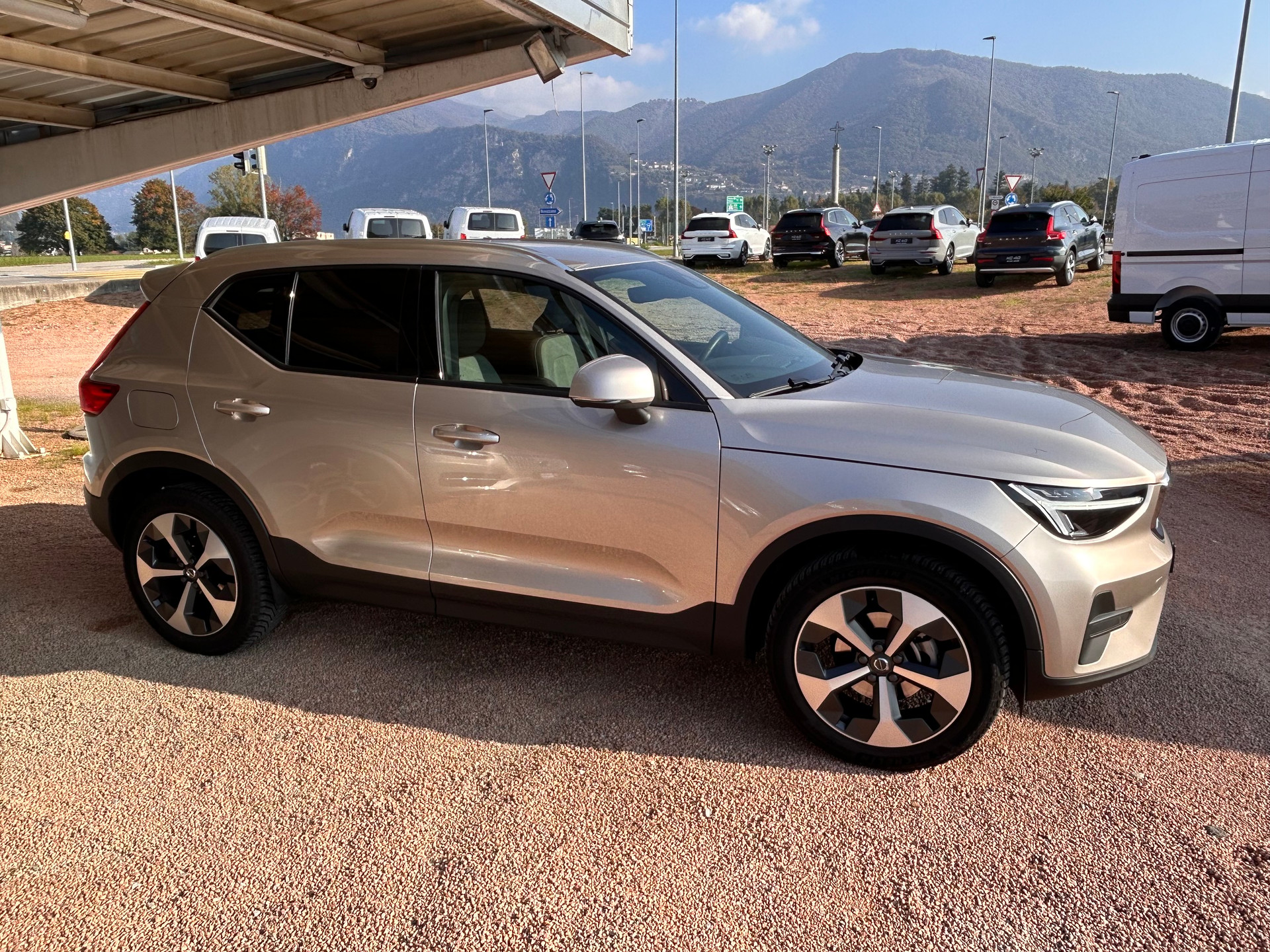 VOLVO XC40 T2 Core Geartronic-image-2