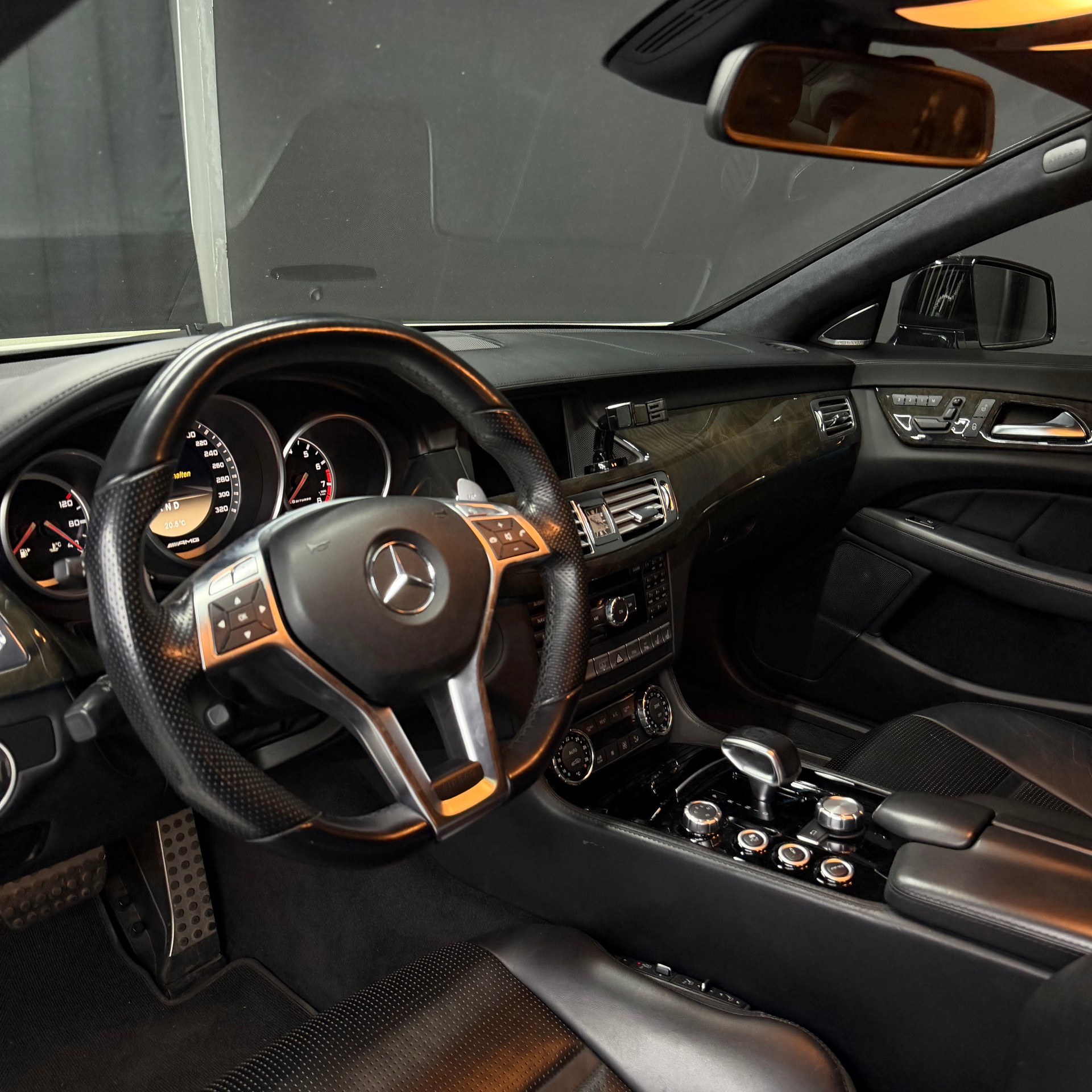 MERCEDES-BENZ CLS 63 AMG Speedshift MCT-image-9