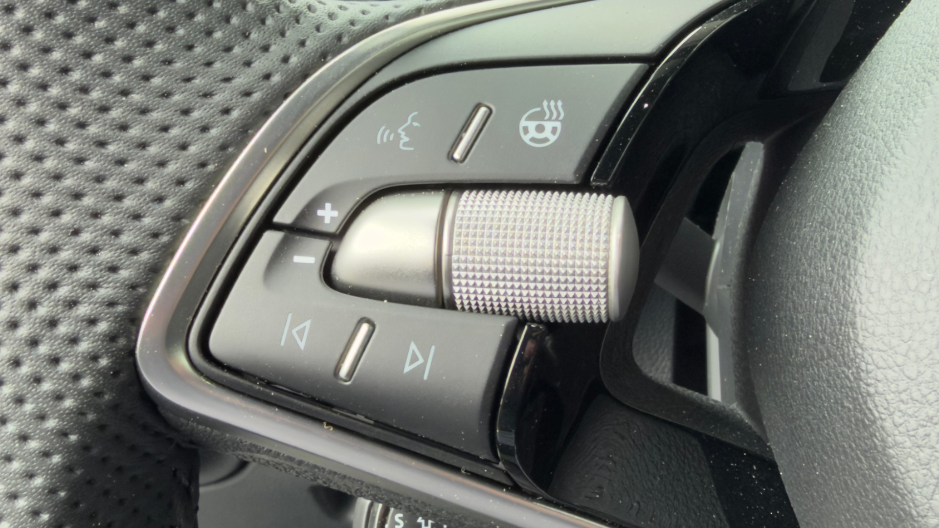 SKODA Kamiq 1.0 TSI Dynamic DSG-image-9