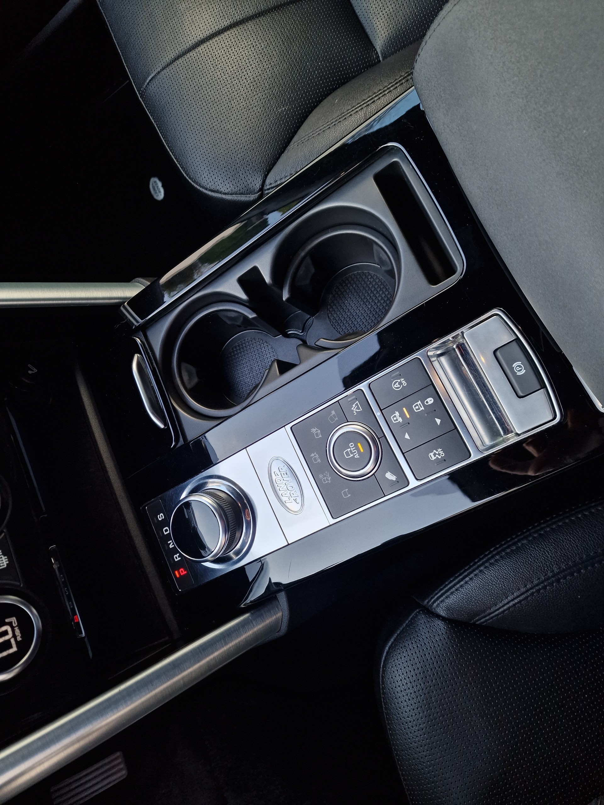 LAND ROVER LAND ROVER Discovery 3.0 SDV6 HSE Luxury-image-24