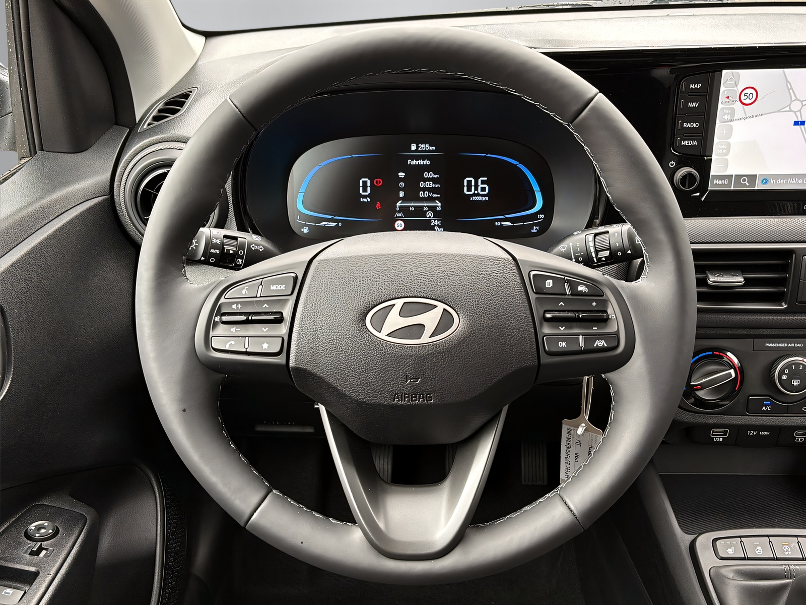 HYUNDAI i10 1.2 Amplia-image-13