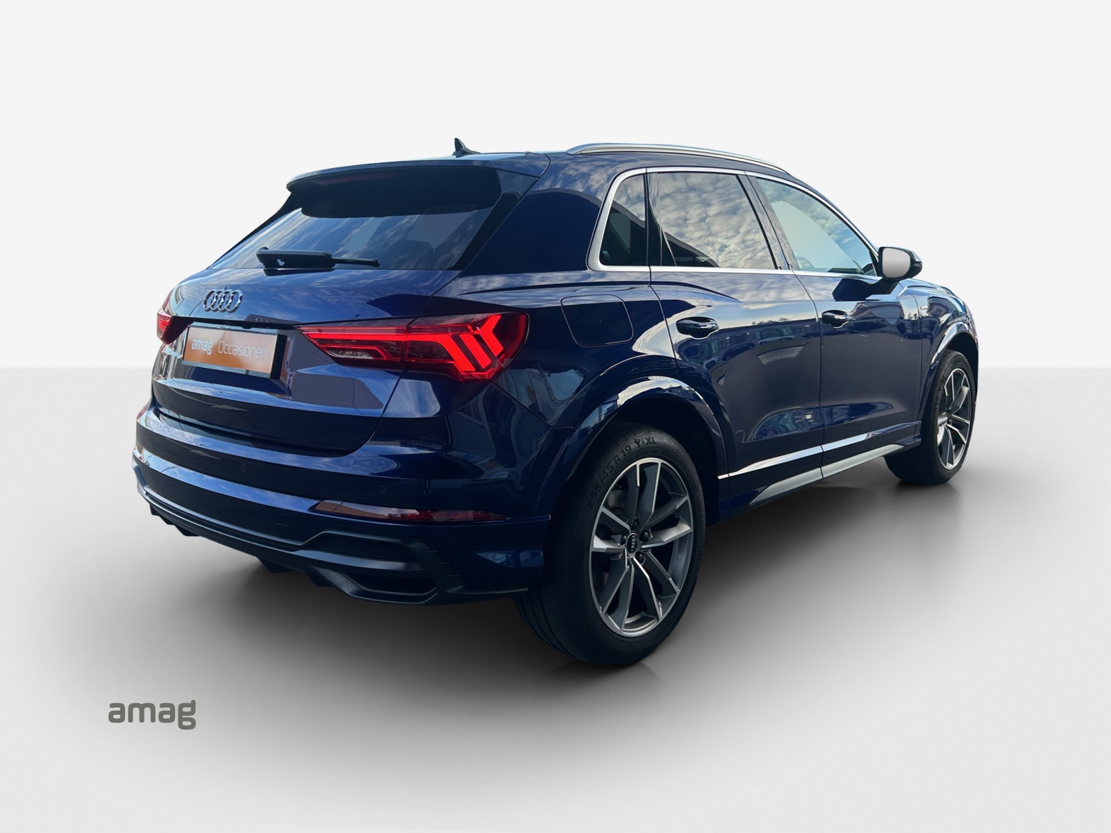 AUDI Q3 35 TFSI S line Attraction S-tronic-image-4