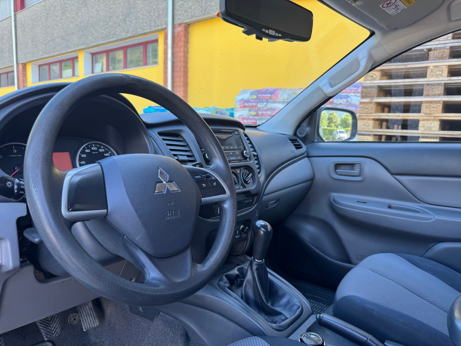 MITSUBISHI L 200 2.4 Value Double Cab-image-3