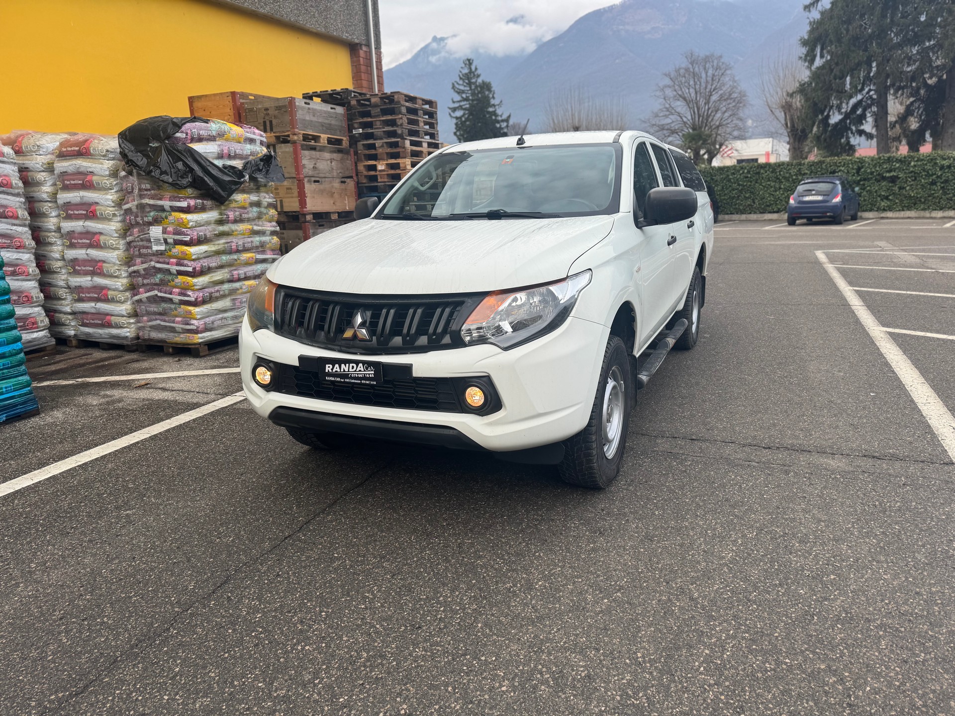 MITSUBISHI L 200 2.4 Value Double Cab-image-1