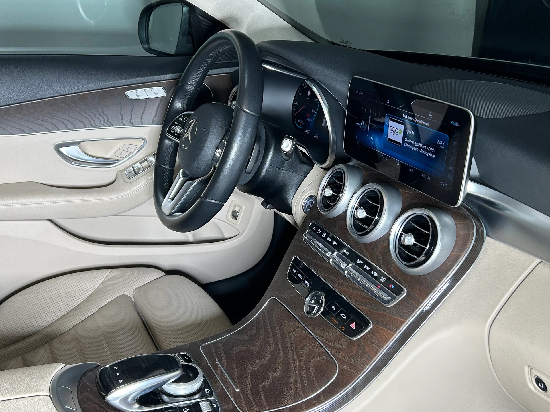 MERCEDES-BENZ C 220 d Swiss Star AMG Line 4m Kombi-image-12