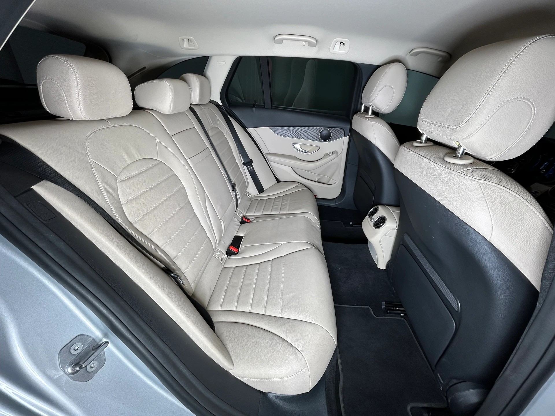 MERCEDES-BENZ C 220 d Swiss Star AMG Line 4m Kombi-image-11