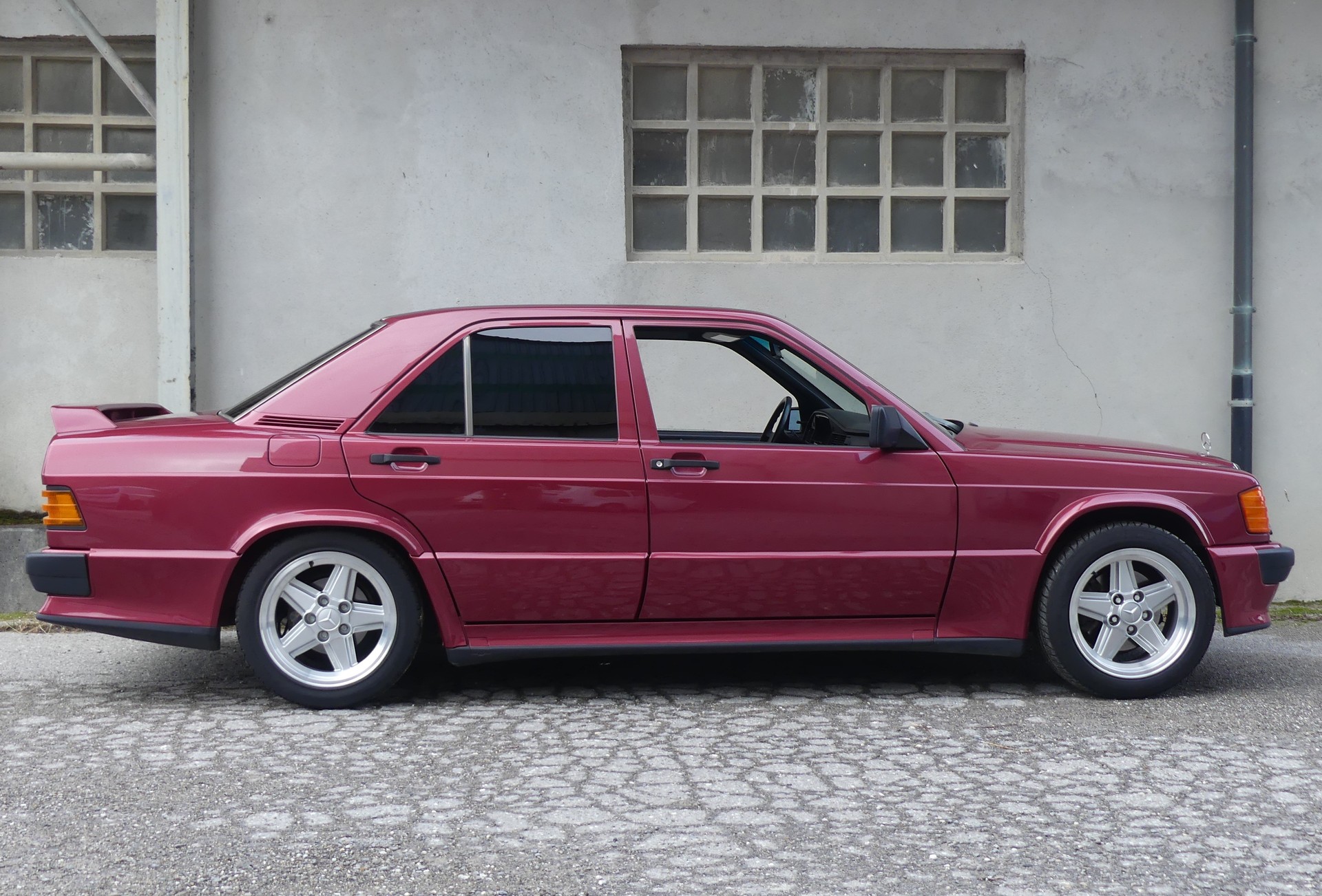 MERCEDES-BENZ 190 E 2.5-16 ABS (Vétéran)-image-4