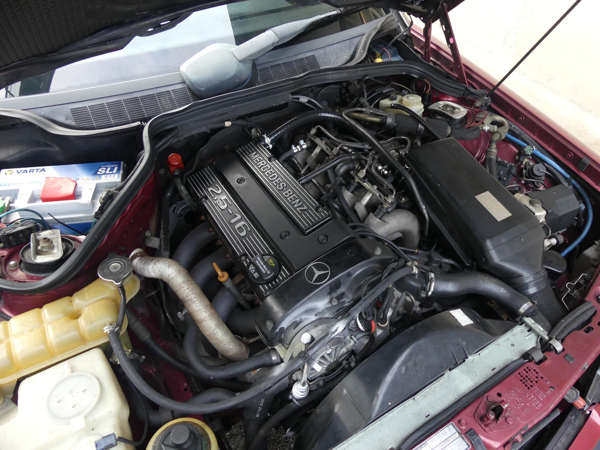 MERCEDES-BENZ 190 E 2.5-16 ABS (Vétéran)-image-11
