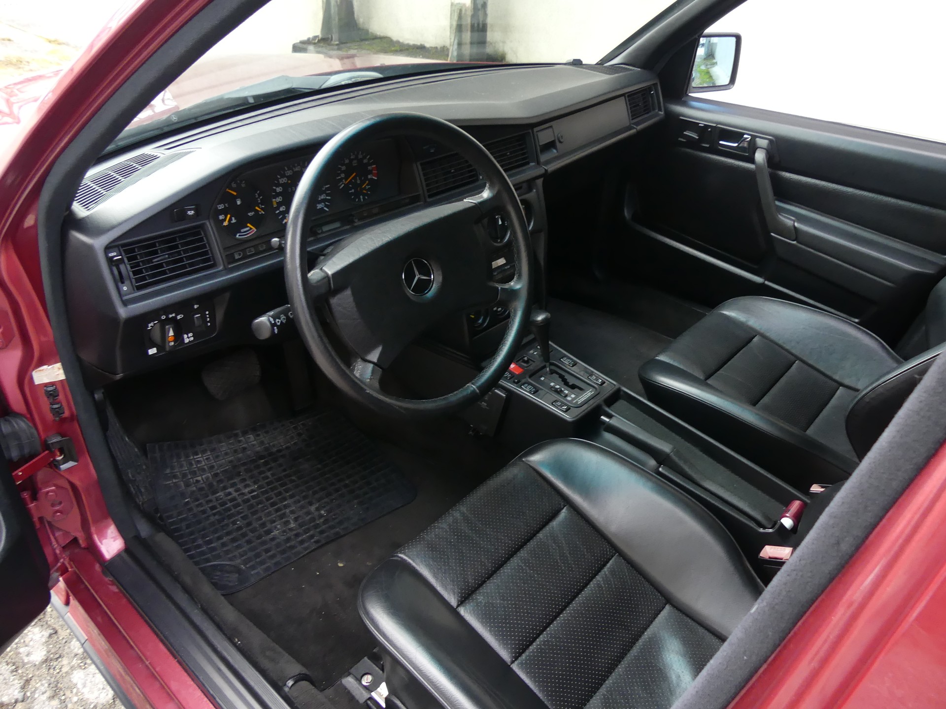 MERCEDES-BENZ 190 E 2.5-16 ABS (Vétéran)-image-7