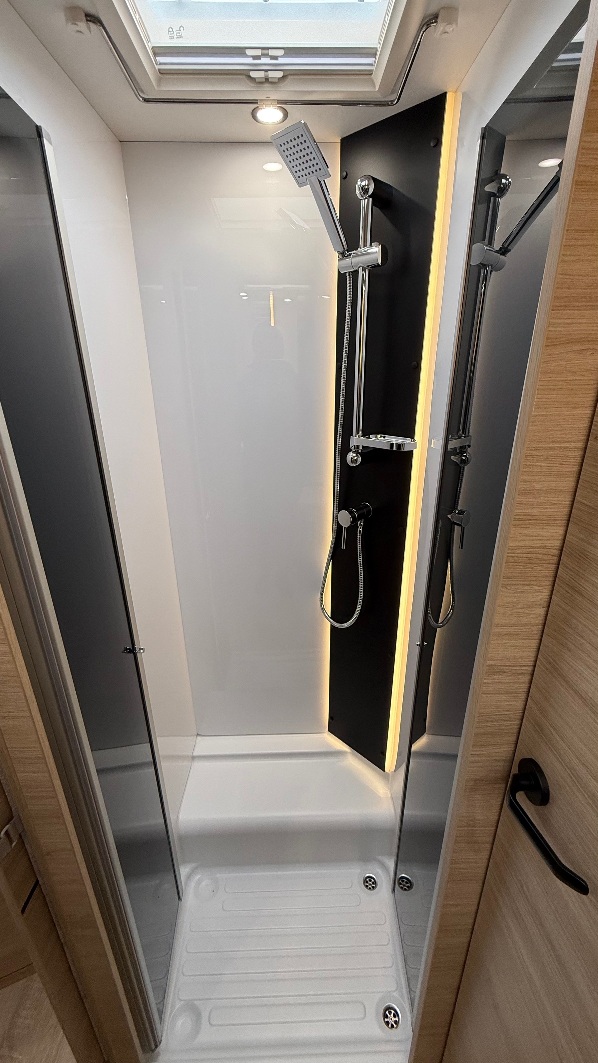 CHALLENGER 317 Graphite Edition-image-11