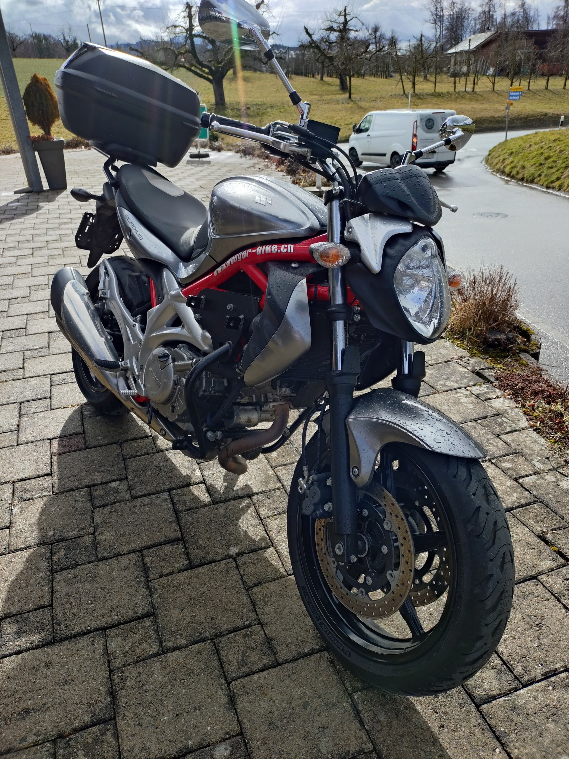 SUZUKI SFV 650 Gladius ABS-image-1
