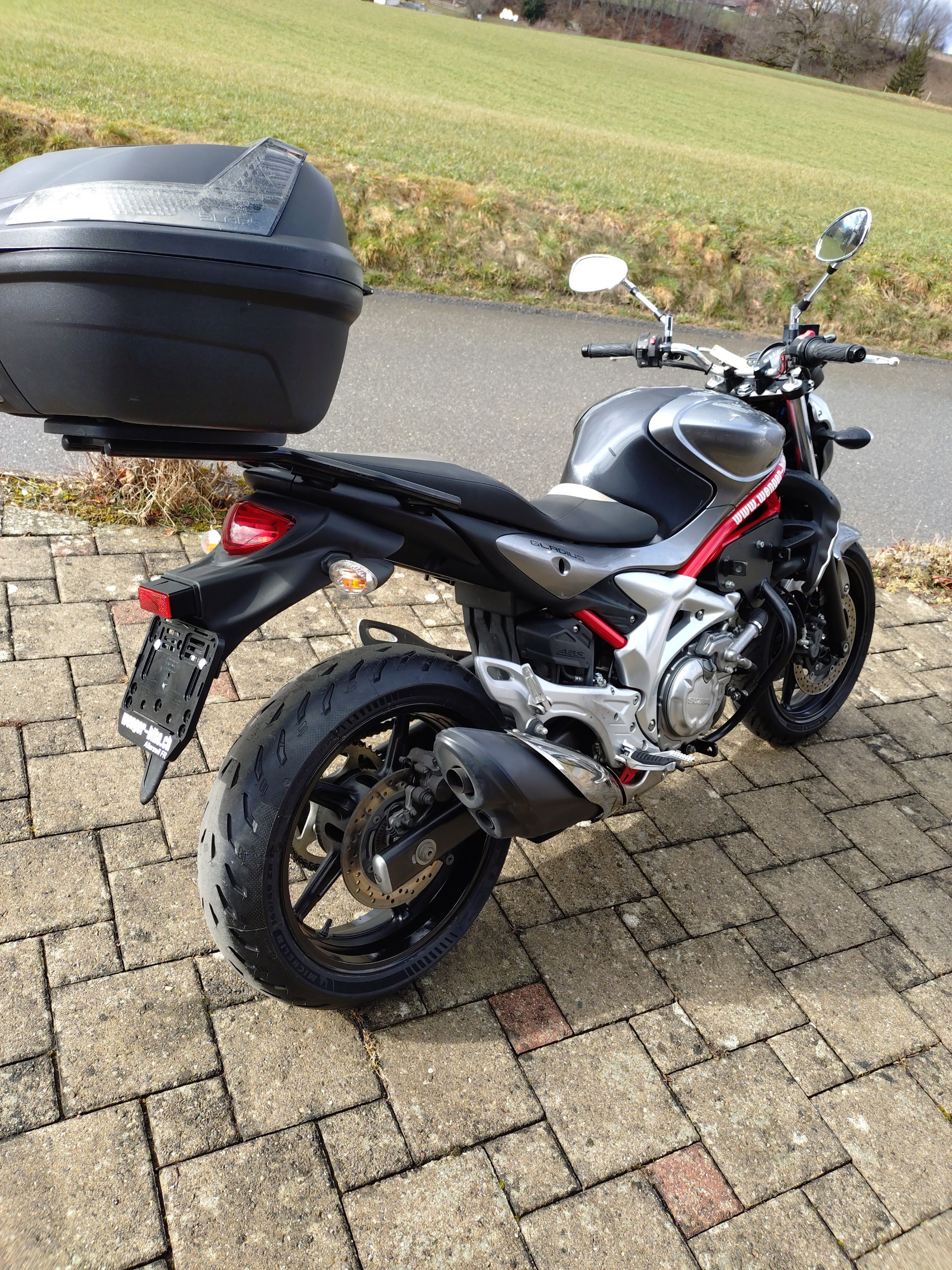 SUZUKI SFV 650 Gladius ABS-image-2