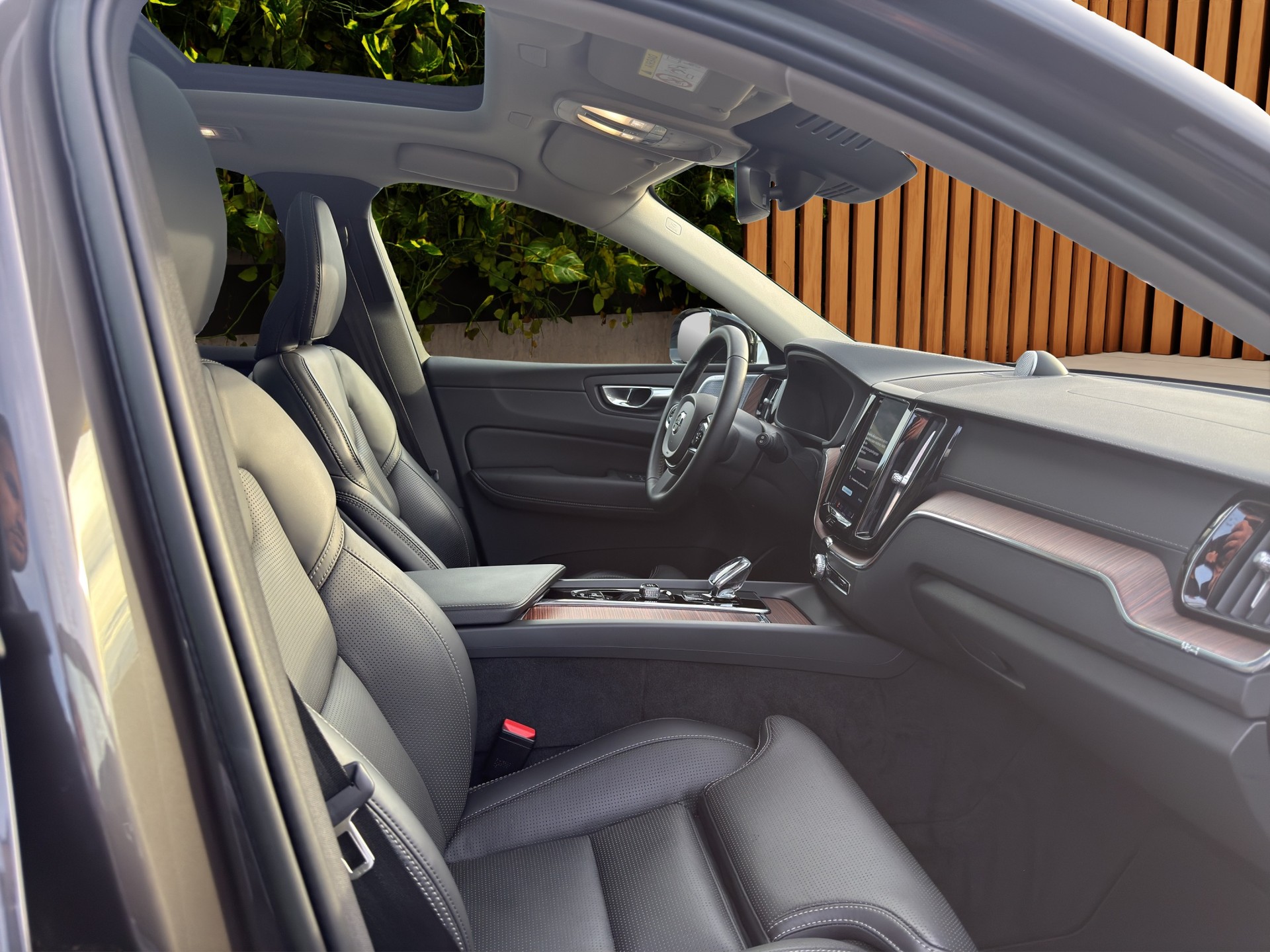 VOLVO XC60 2.0 T8 TE Ultimate Dark eAWD-image-15
