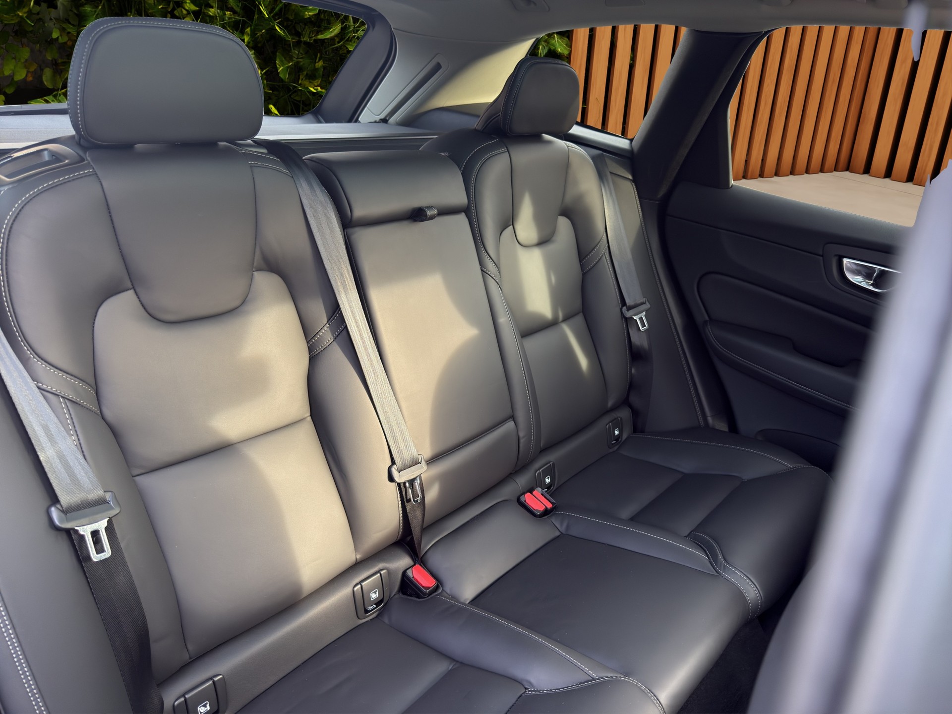 VOLVO XC60 2.0 T8 TE Ultimate Dark eAWD-image-16