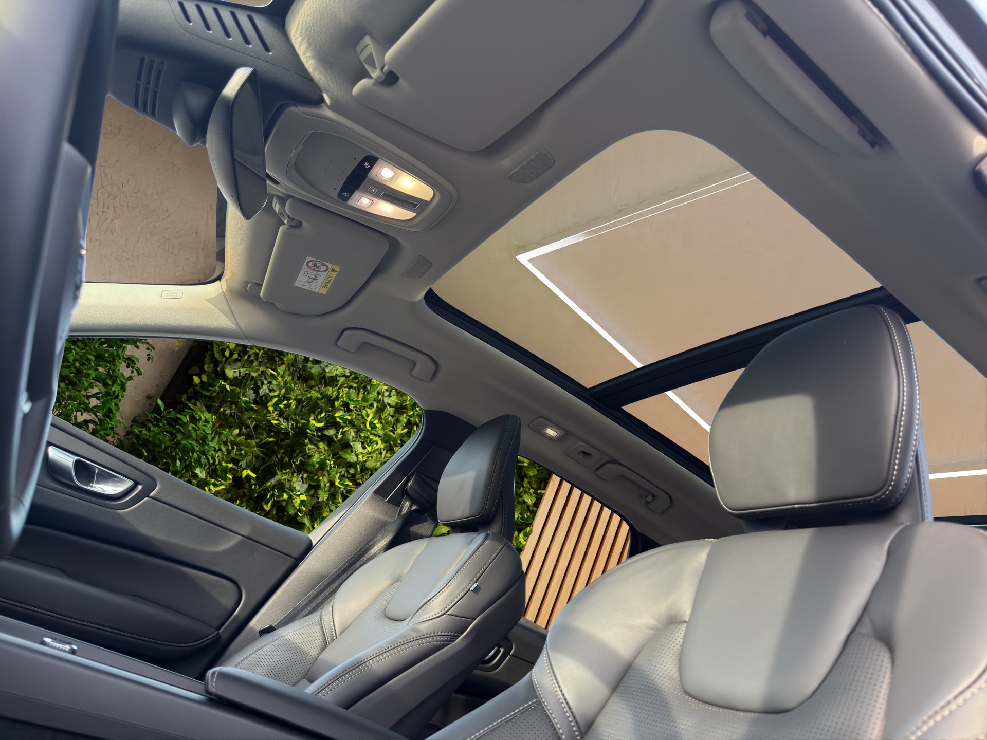 VOLVO XC60 2.0 T8 TE Ultimate Dark eAWD-image-9