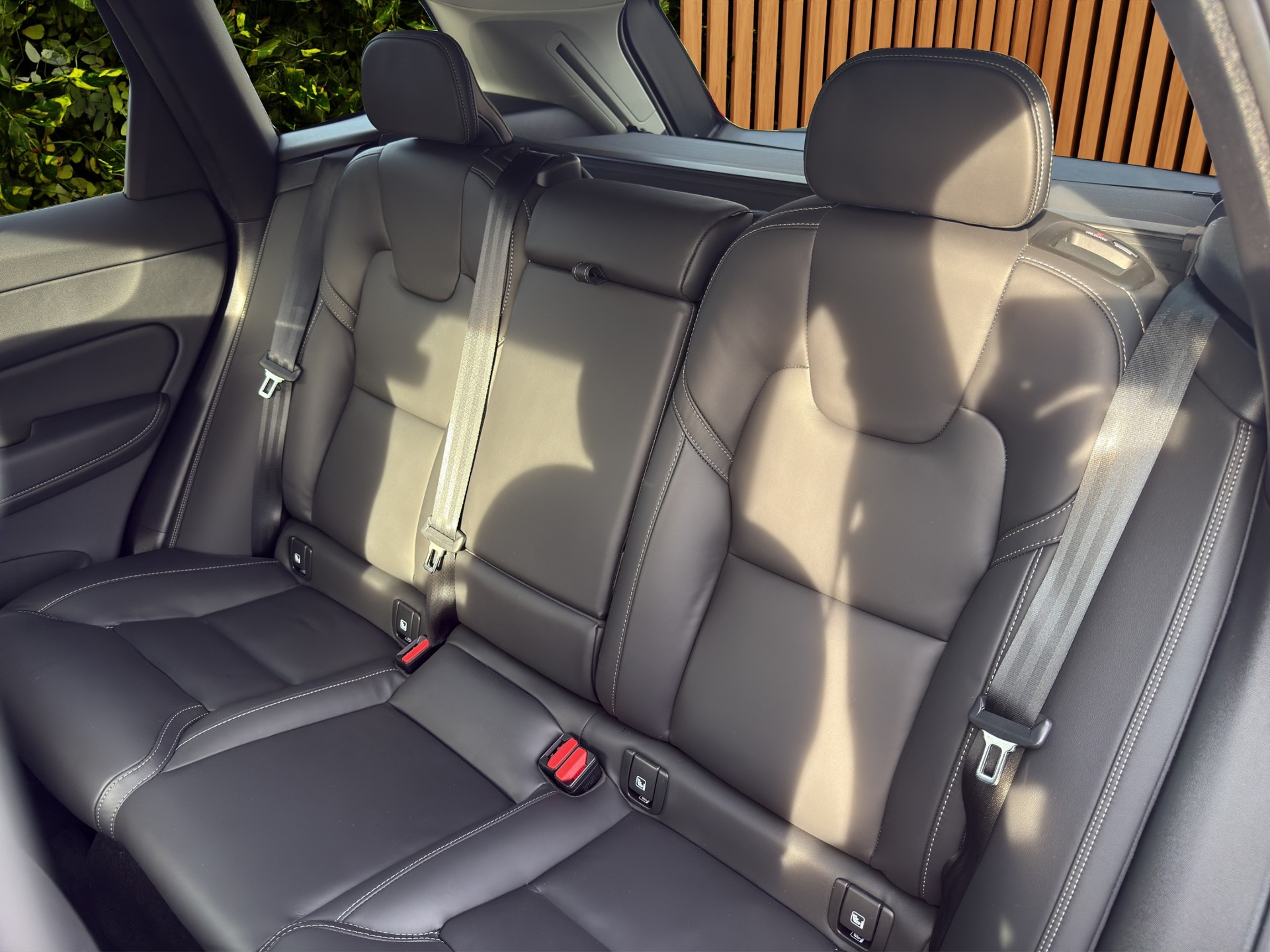 VOLVO XC60 2.0 T8 TE Ultimate Dark eAWD-image-10