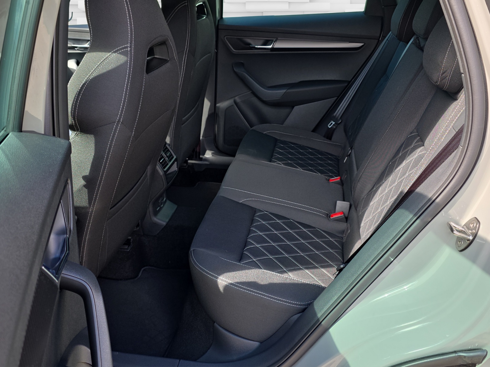SKODA Karoq 2.0 TSI Dynamic Limited Edition 4x4 DSG-image-8